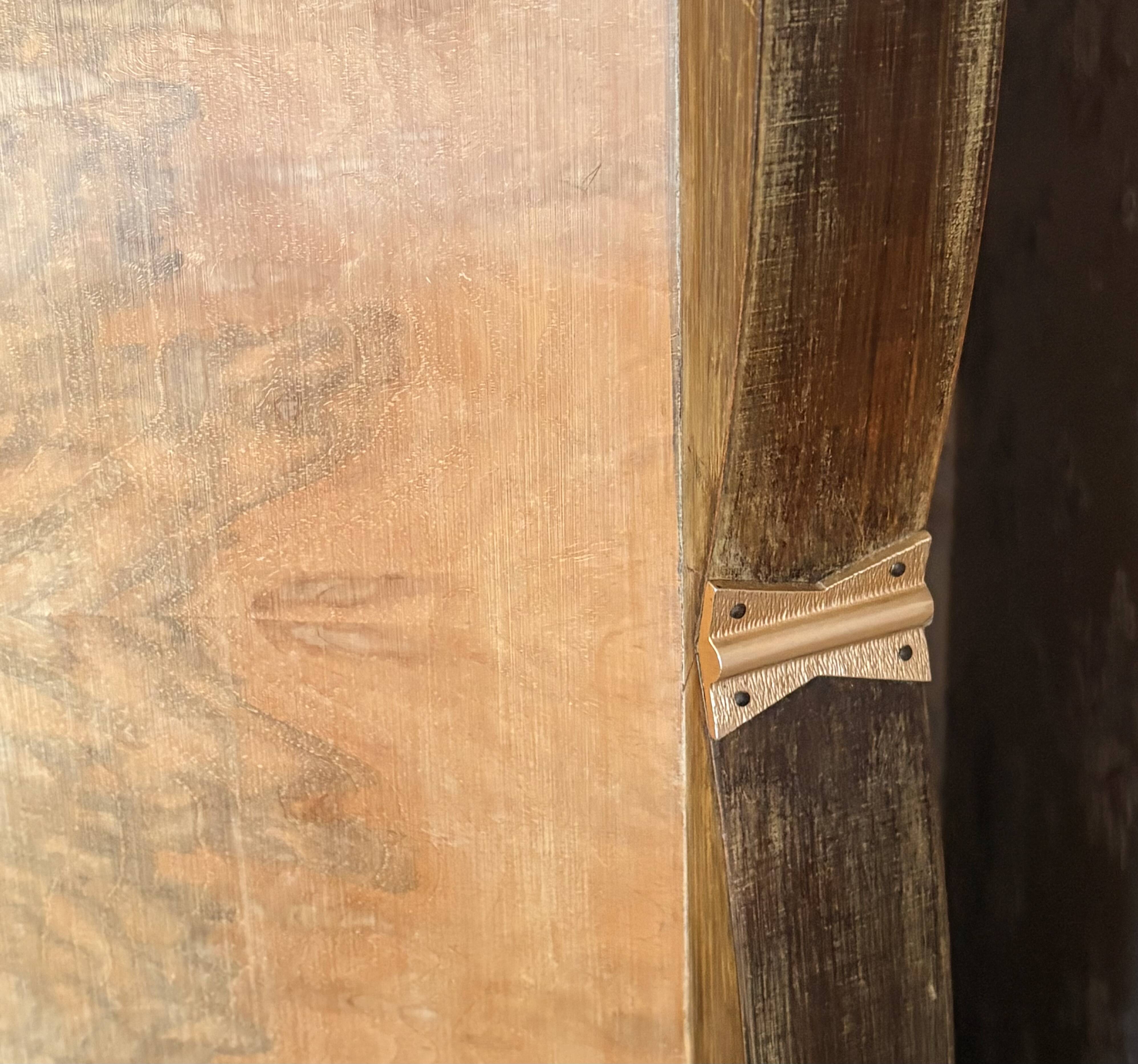 Grande armoire vintage en loupe de noyer - style Art Déco