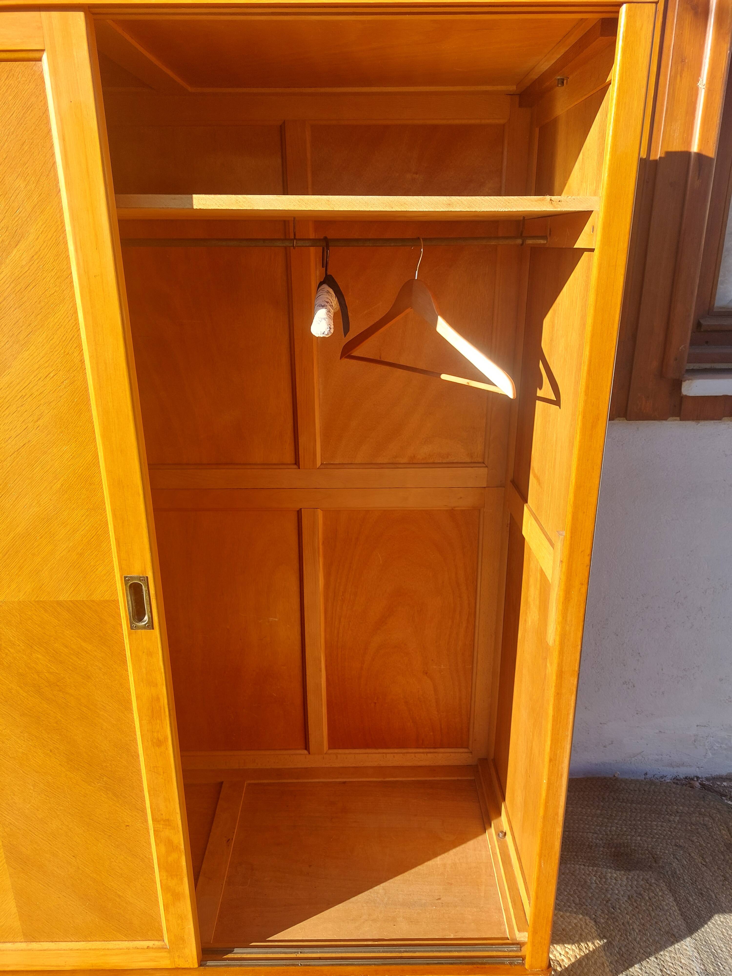 wardrobe, sliding doors