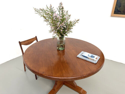 Brutalist round table in solid oak, 1960s.
