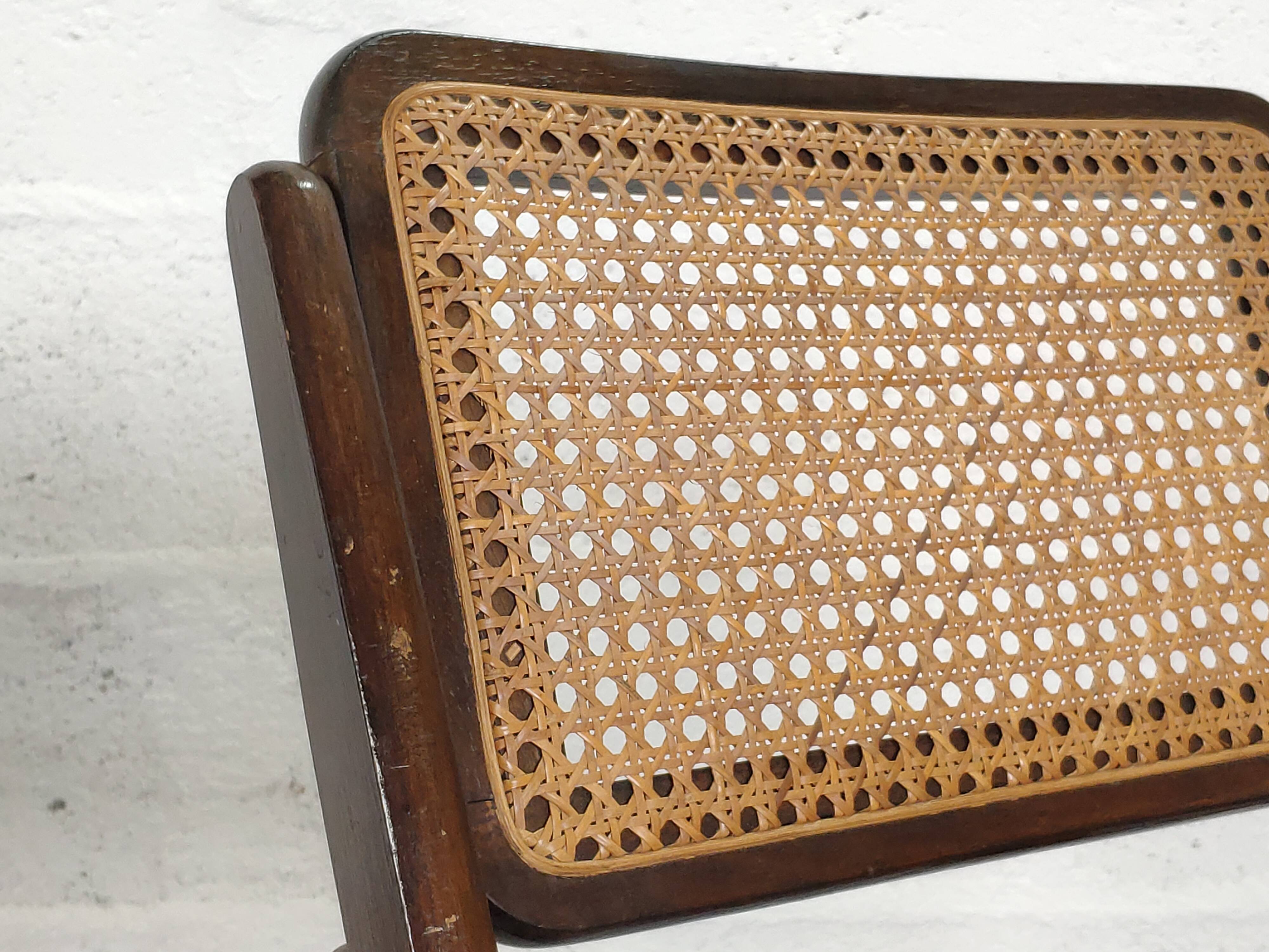 Pair of folding chairs canned