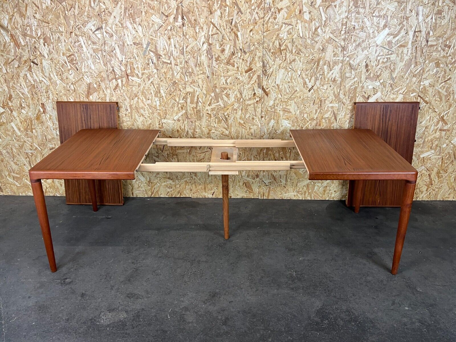 Teak dining table danish design, 60s 70s
