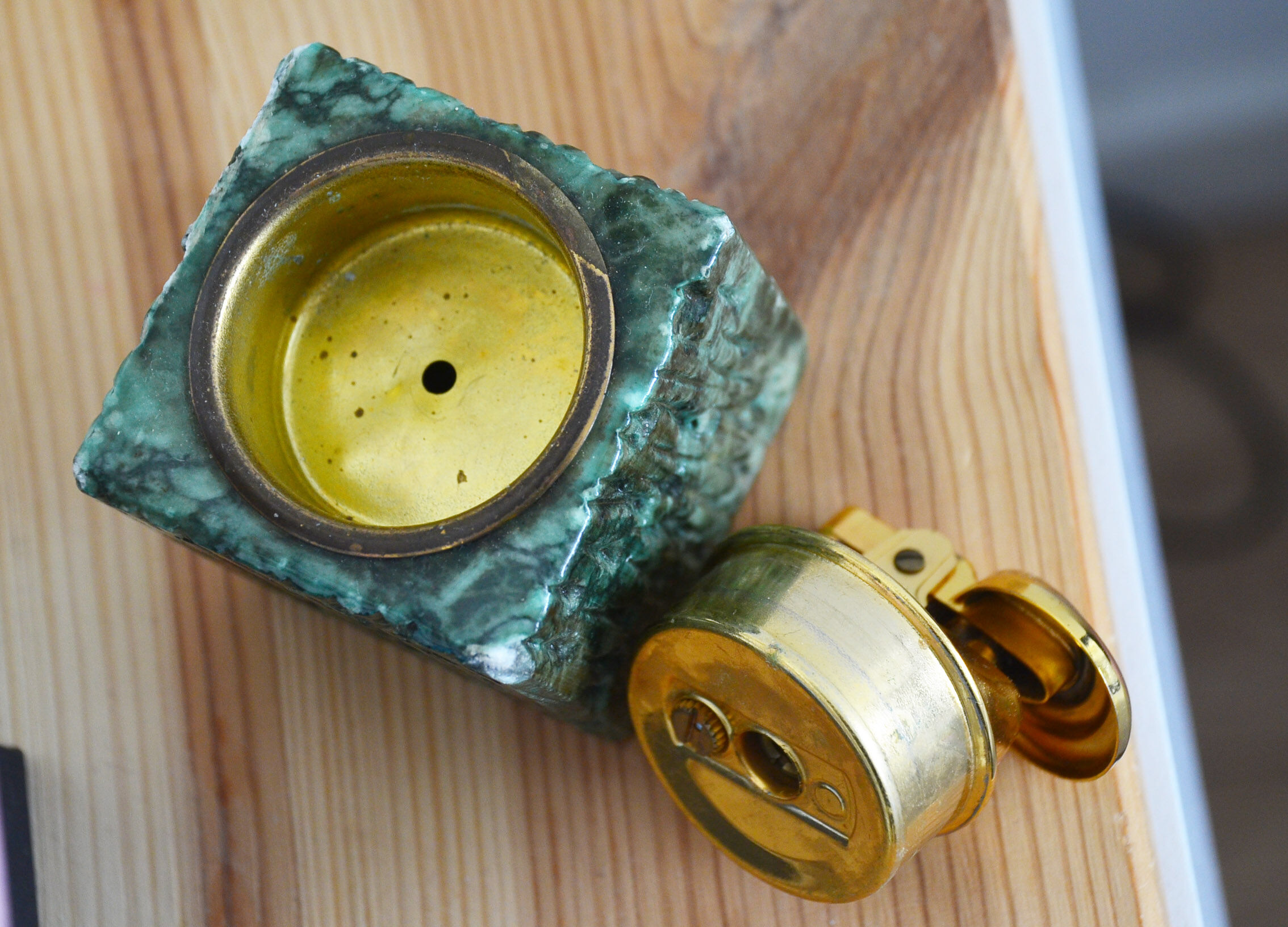 Refillable table lighter in alabaster and brass 1970