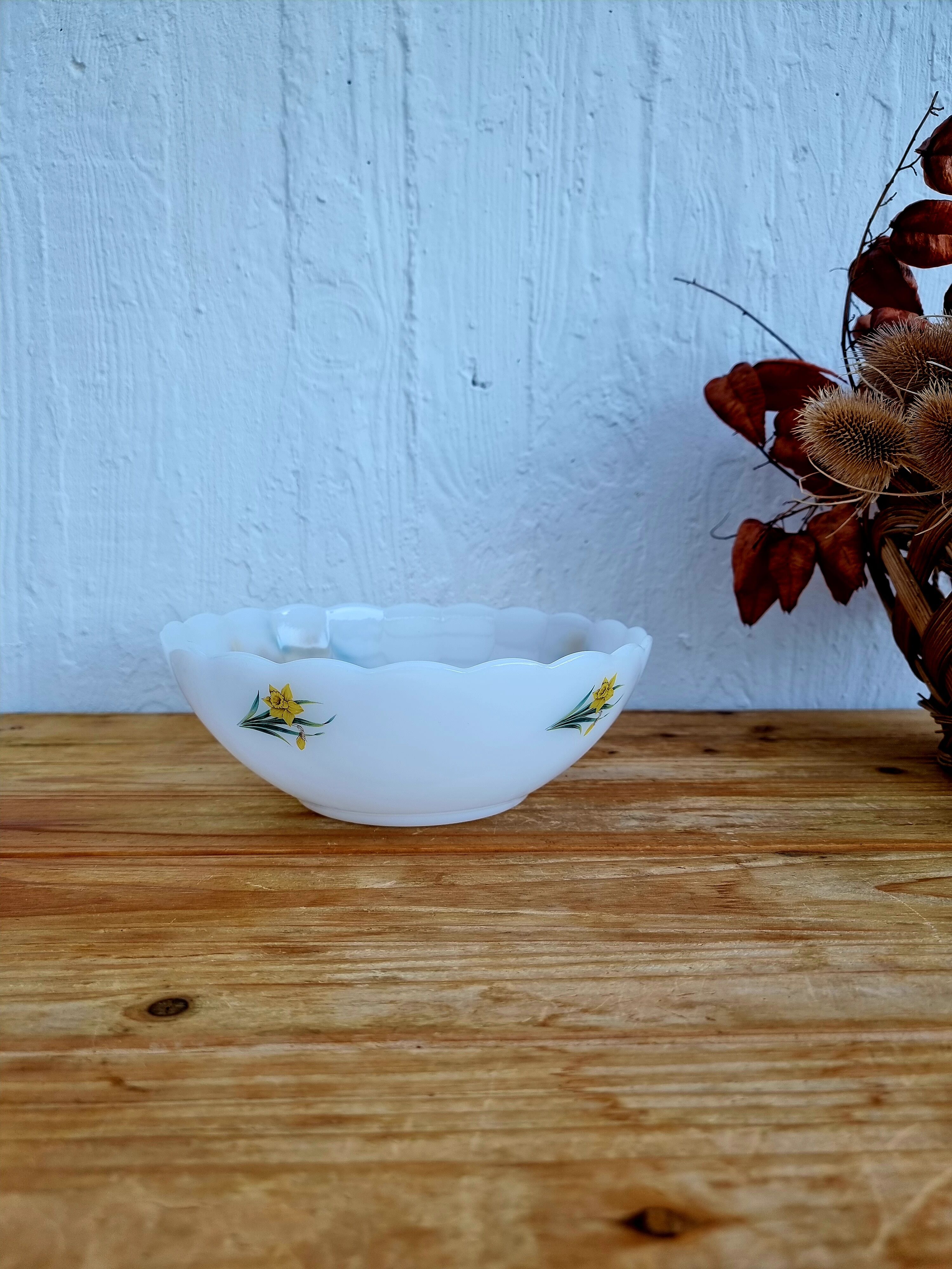 Salad bowl Arcopal vintage daffodils