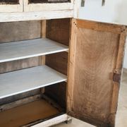 Buffet, vaisselier en bois patiné écru