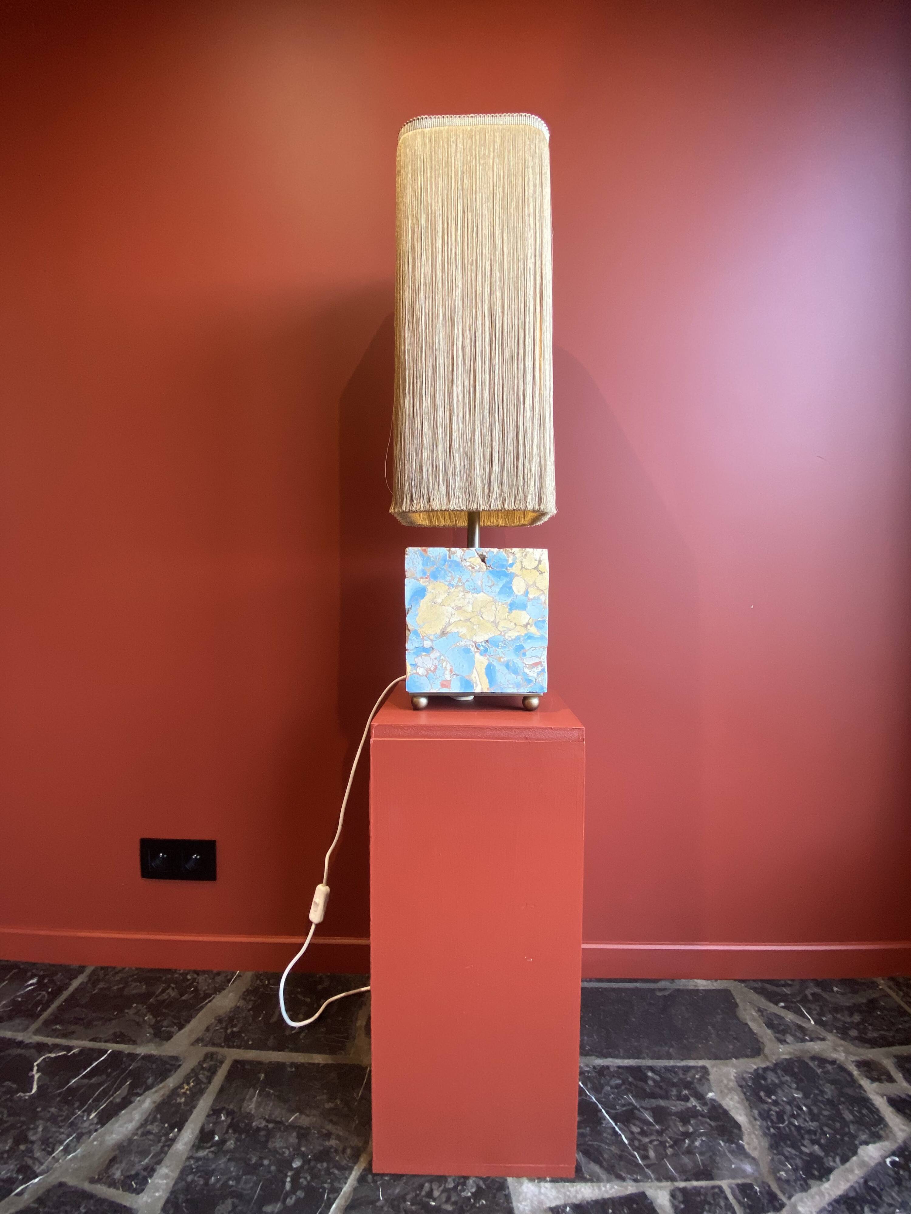 Base stuck blue beige marble-plaster, fringed lampshade Houles, 21st century.