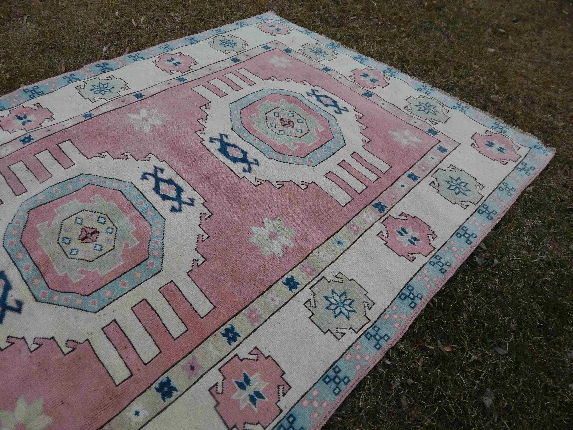 Vintage handmade Turkish rug 175x240 cm