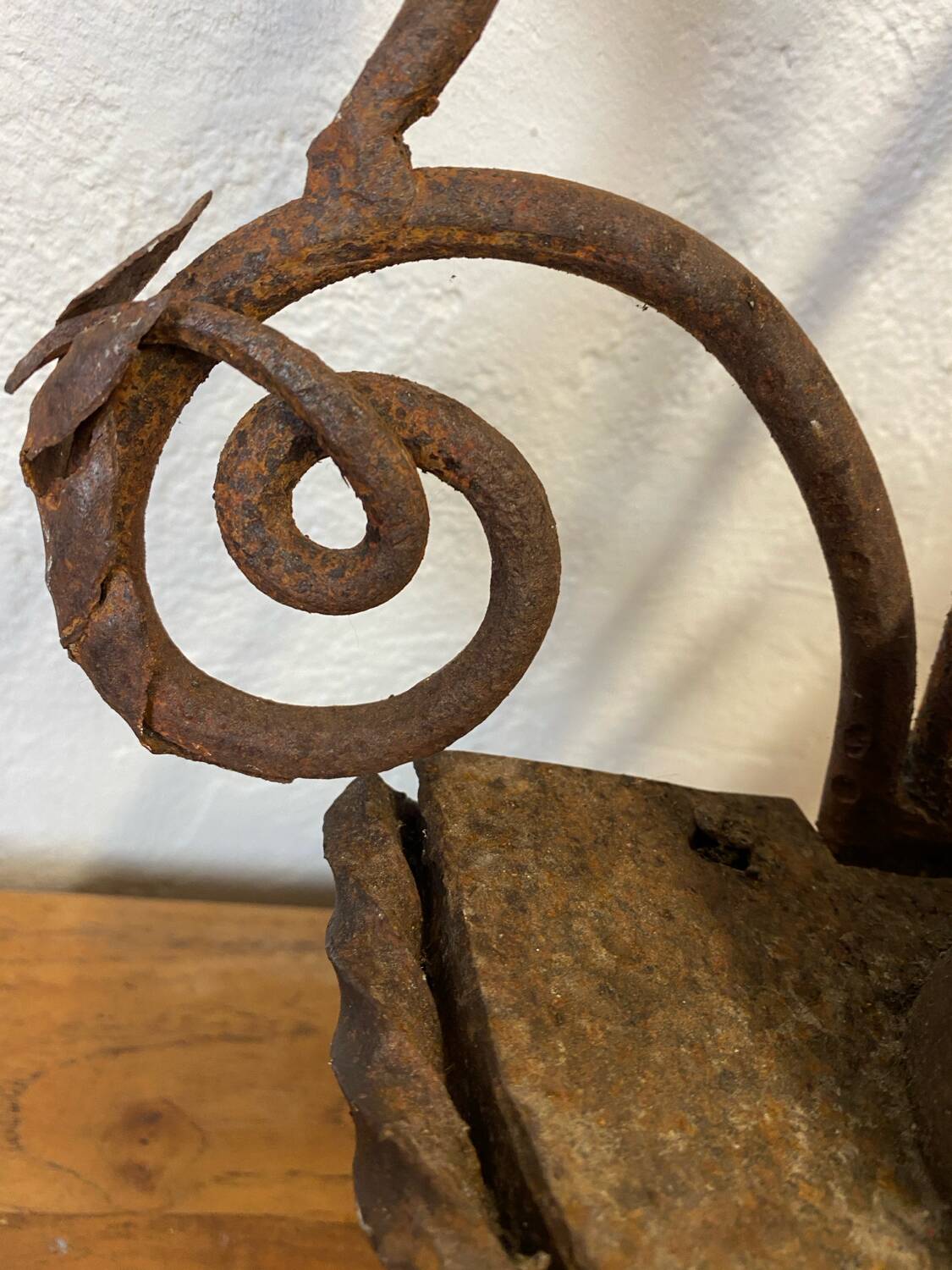 Bougeoirs muraux en fer forgé