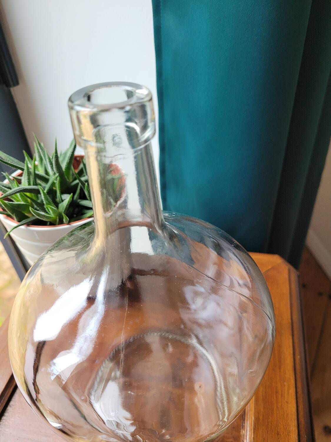 Transparent demijohn vase