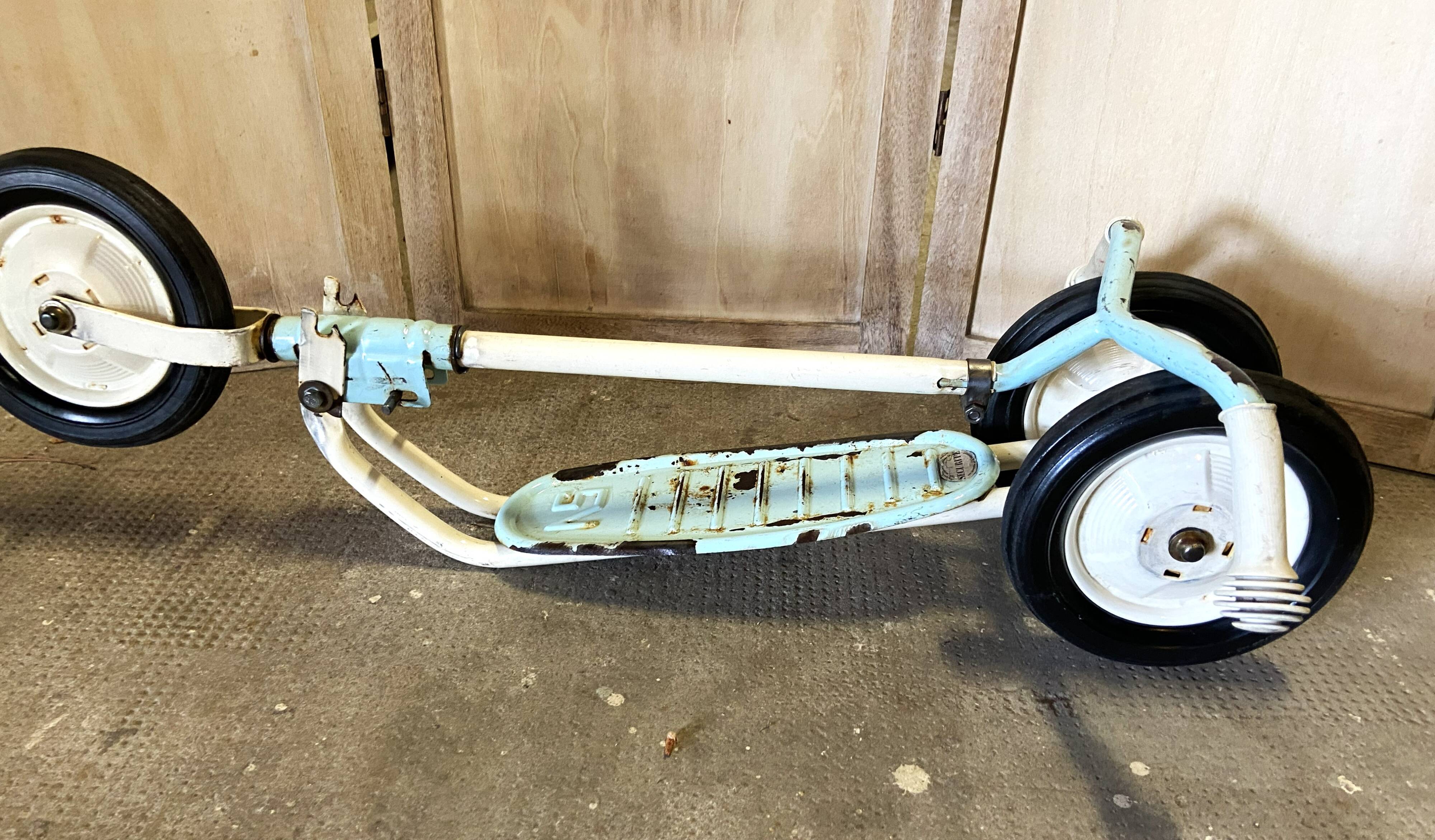 Vintage 3-wheel scooter nordy made in france antique collector's toy
