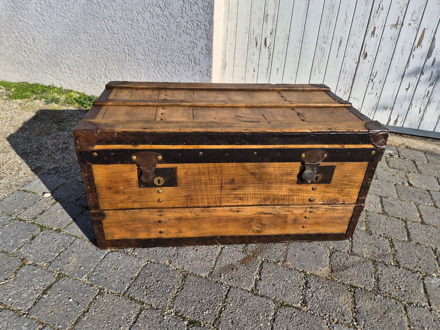 Old trunk coffee table bar