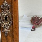 Display case to hang