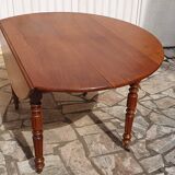 Round oval table with solid cherry leaves, 19th century