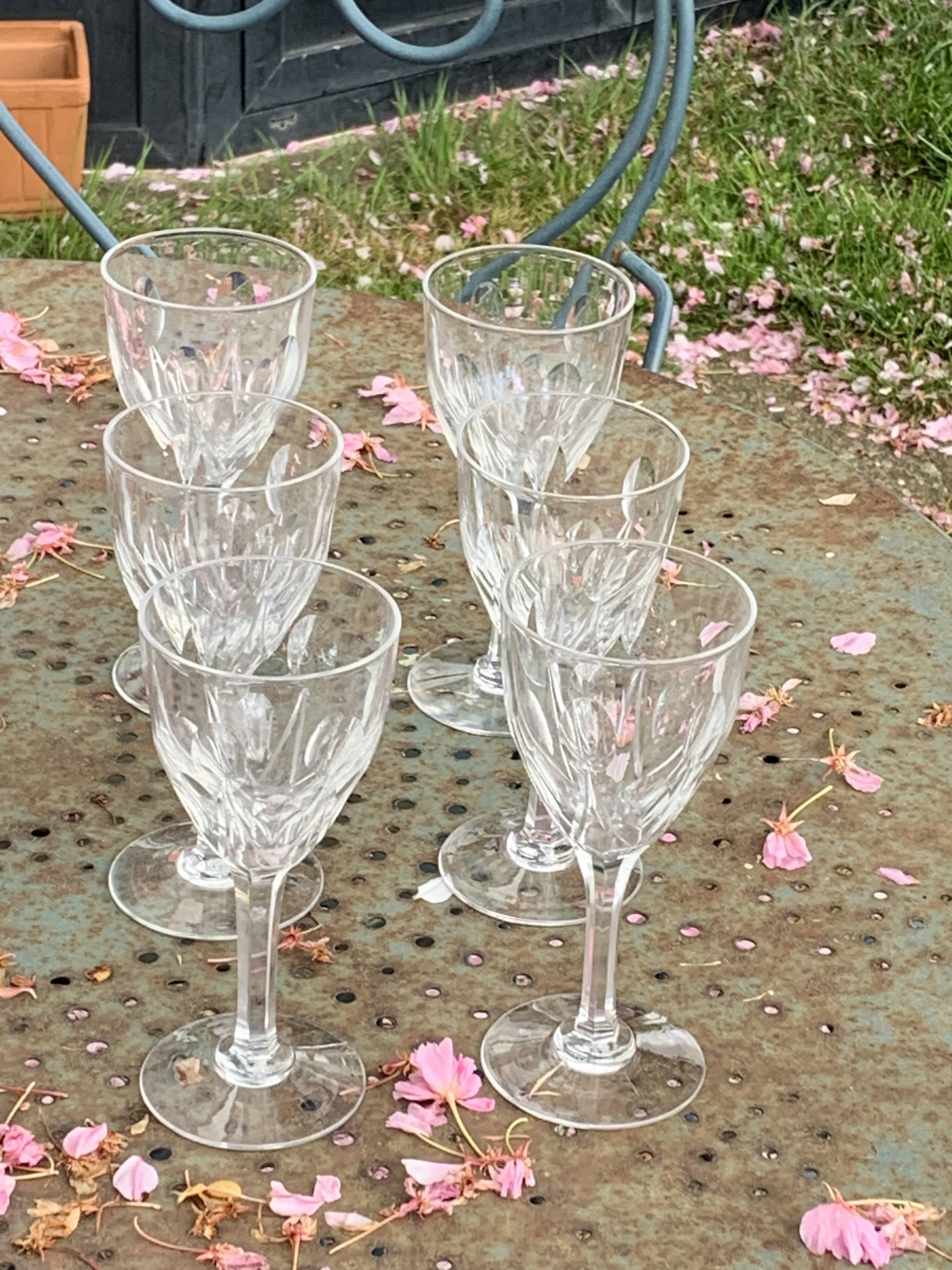 6 large old-cut crystal wine glasses, magnificent patterns