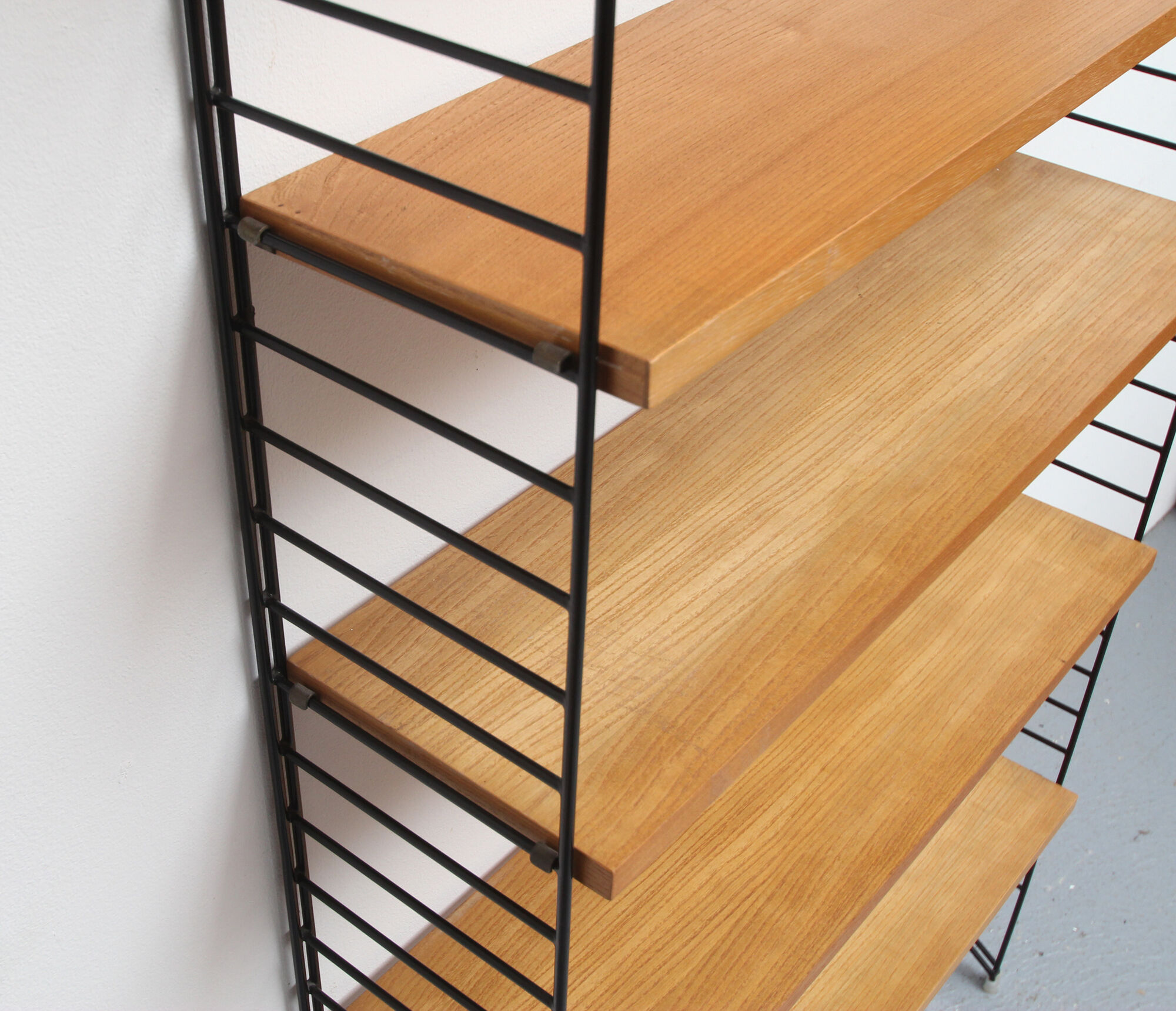 1960s wall uit in ash, nisse strinning for string