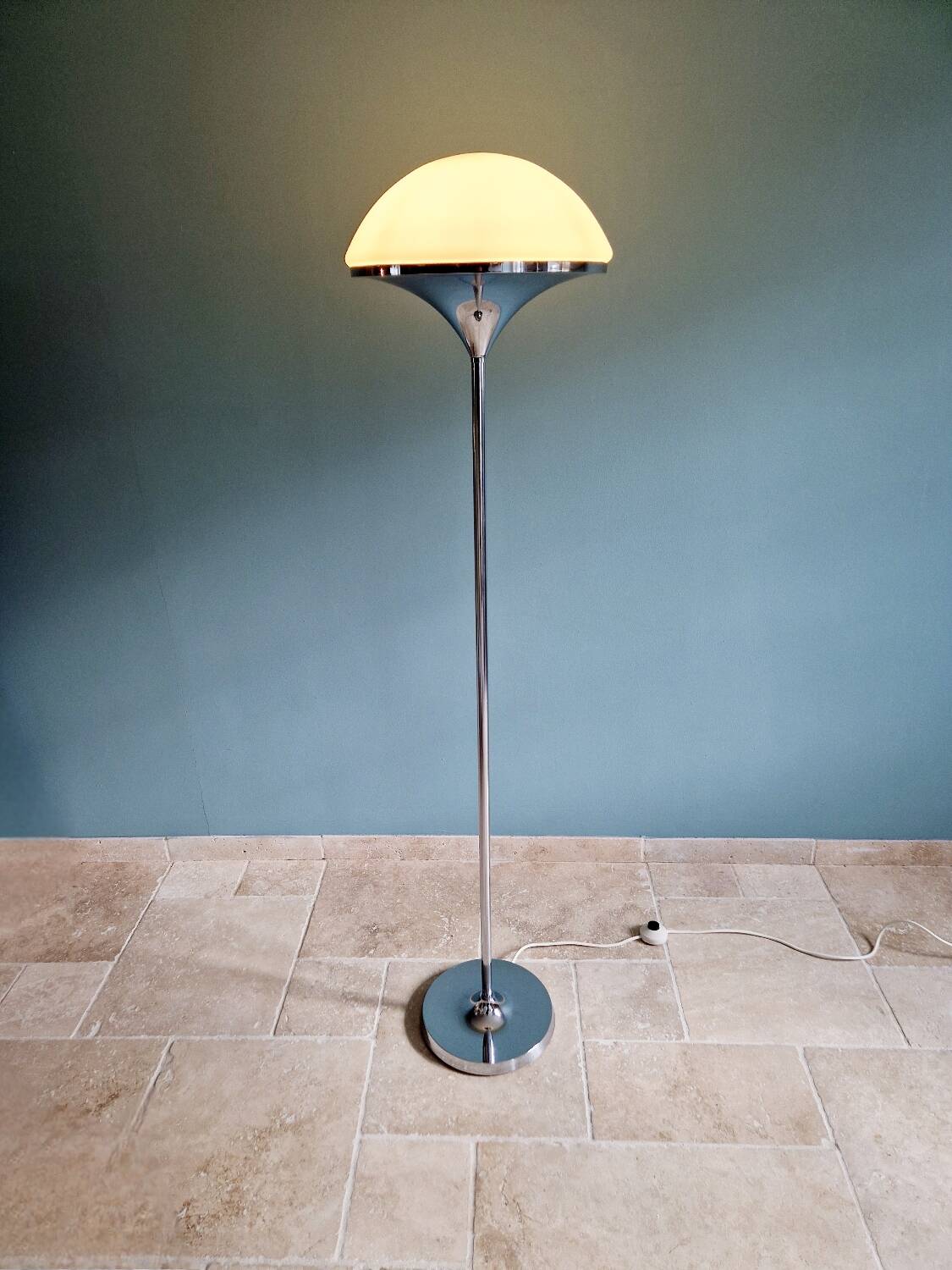 Modernist floor lamp in chromed metal and white satin glass
