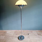 Lampadaire Moderniste en métal chromé et verre satiné blanc