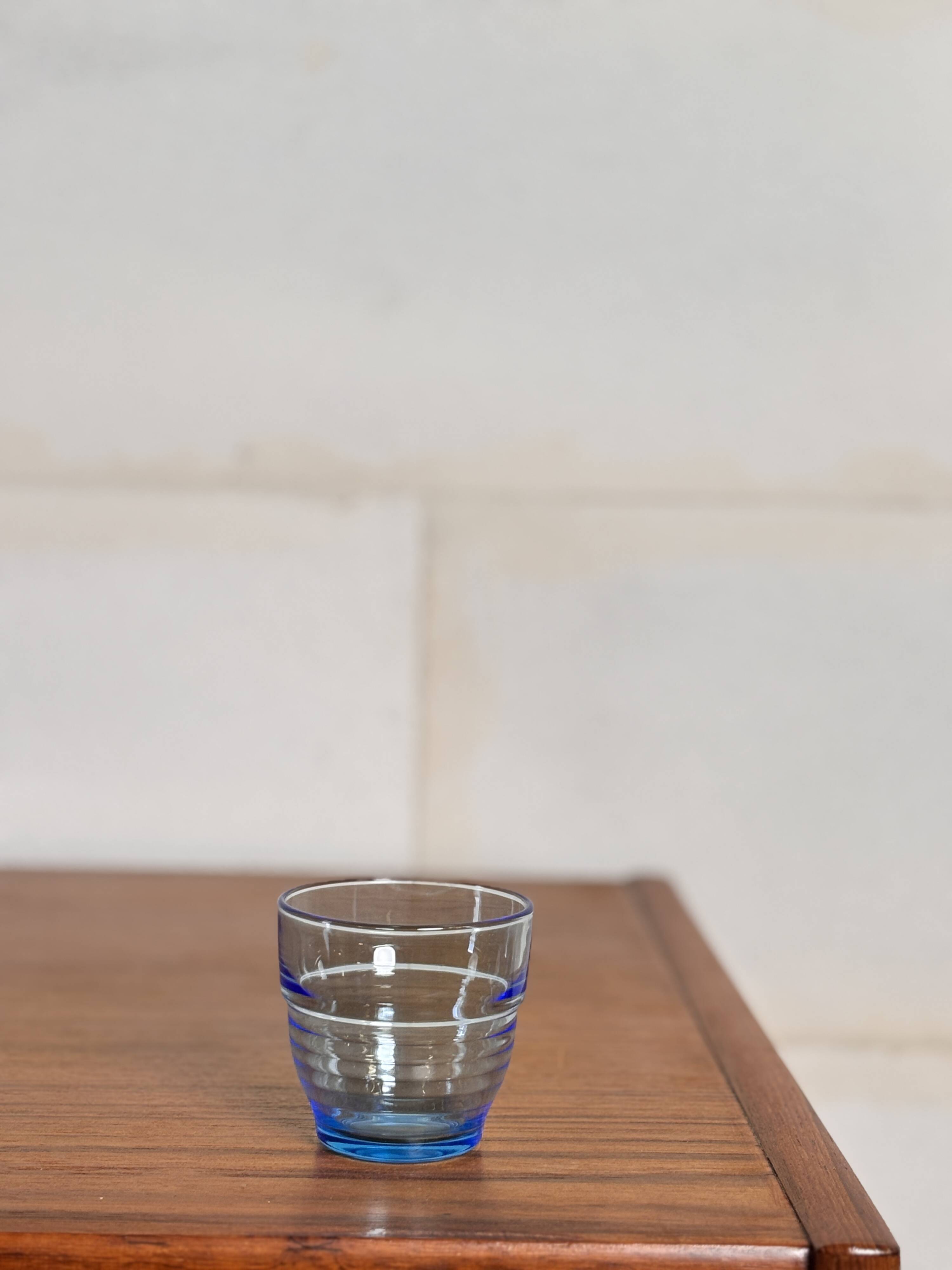 Set of 8 blue Arco France glasses.