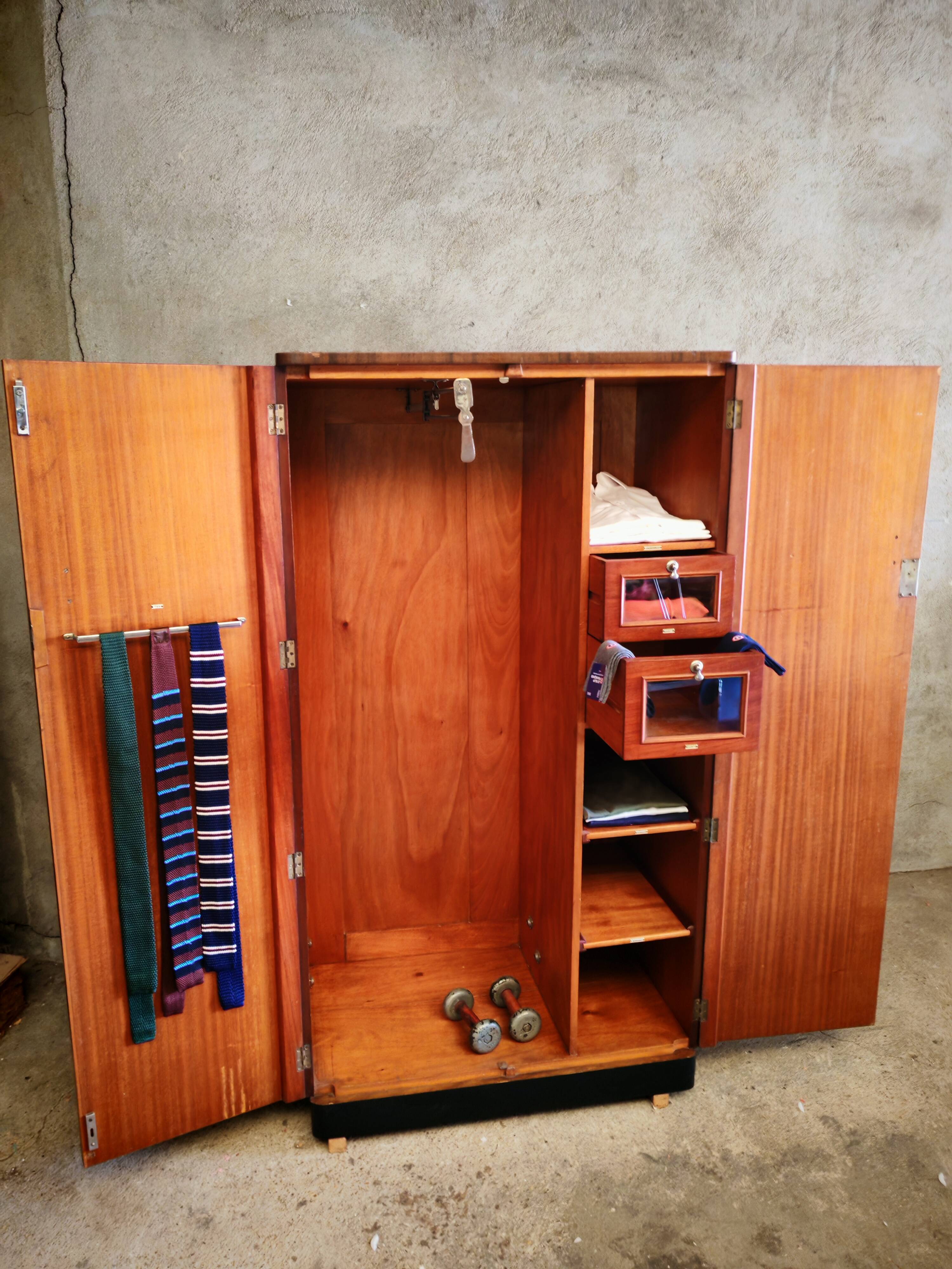 Armoire cabine, de voyage, penderie anglaise