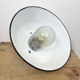 Suspension en émail blanc et fonte avec couvercle en verre, années 1960