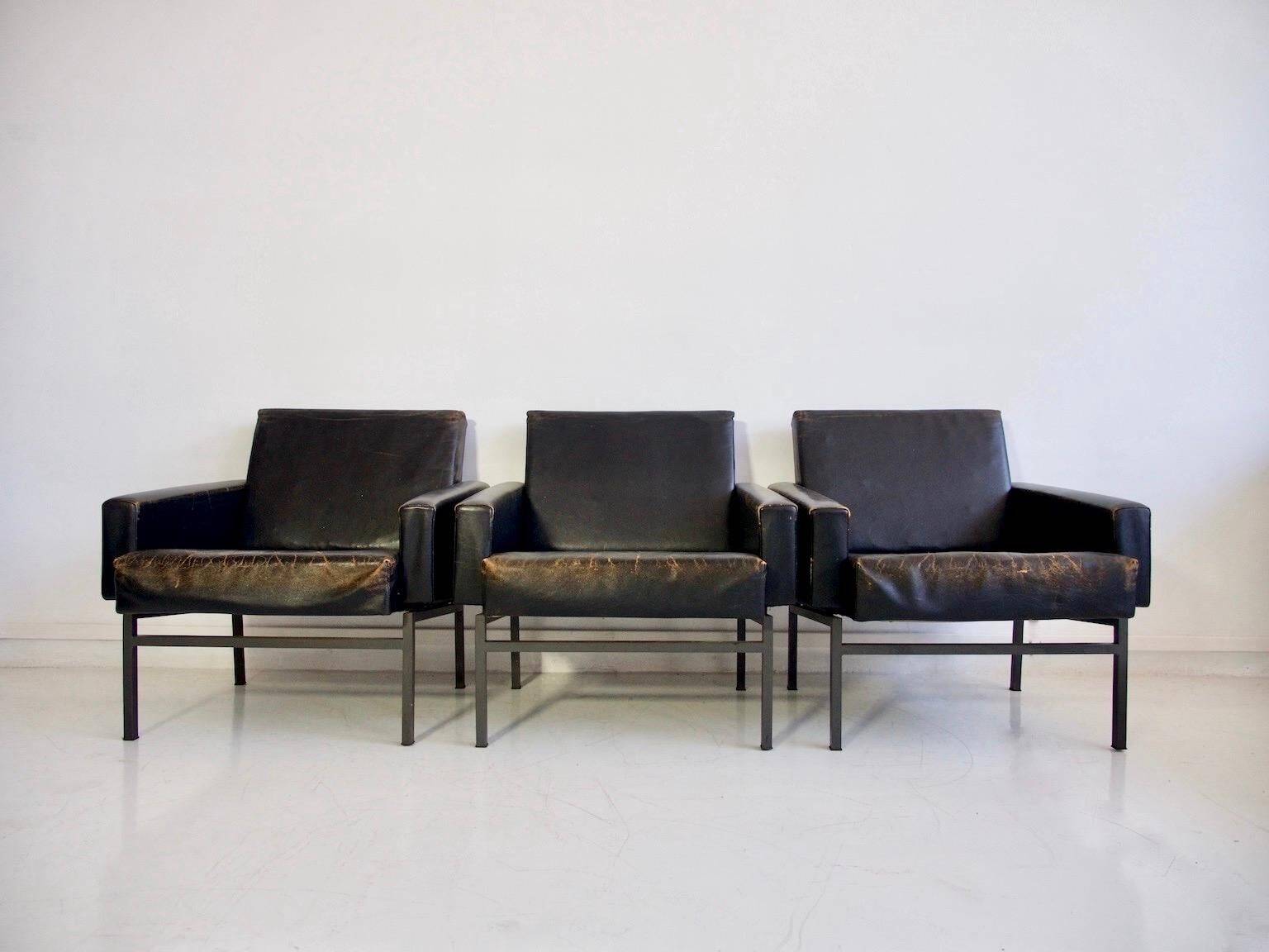 Ensemble de trois fauteuils minimalistes en cuir par COR