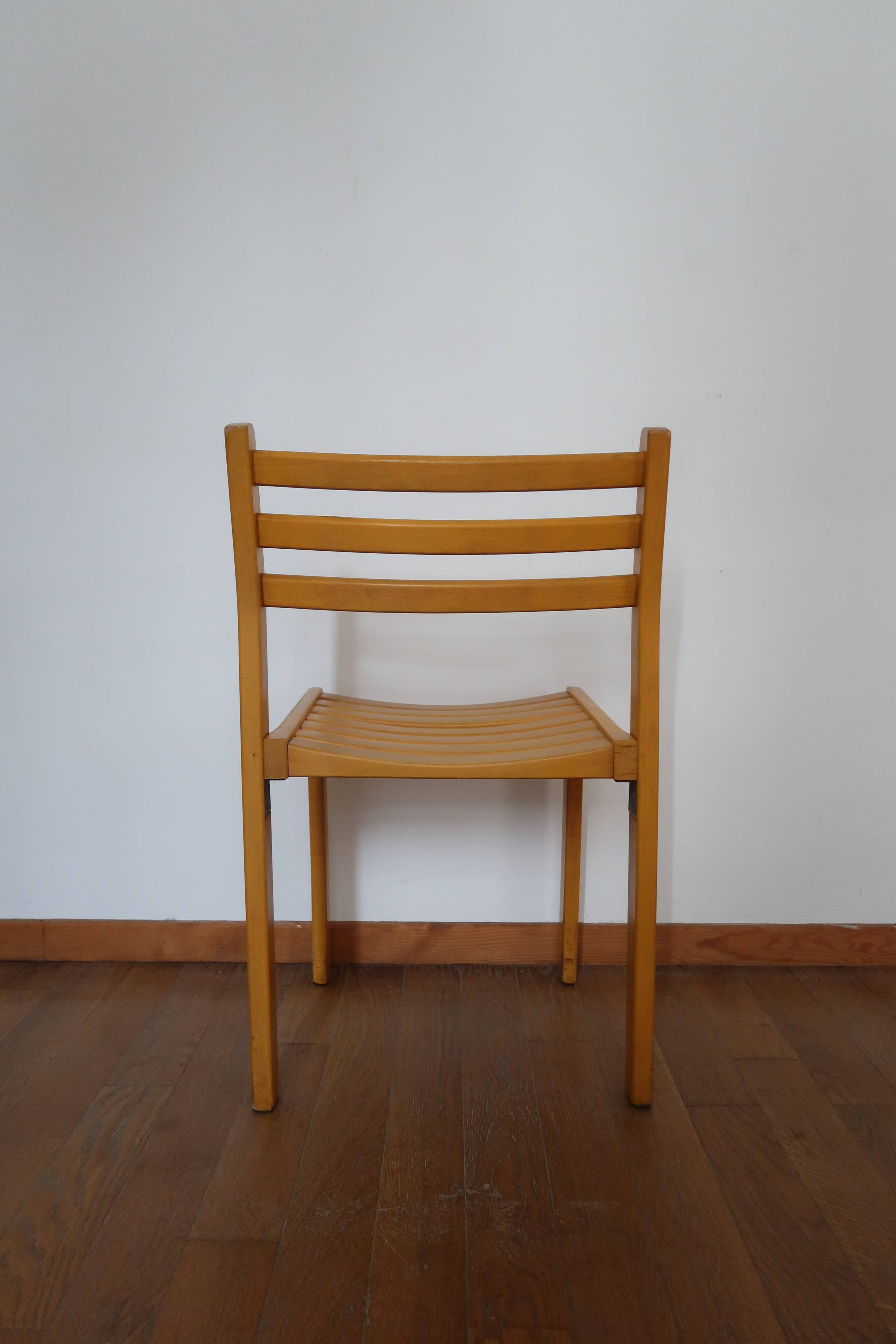 6 stackable wooden chairs