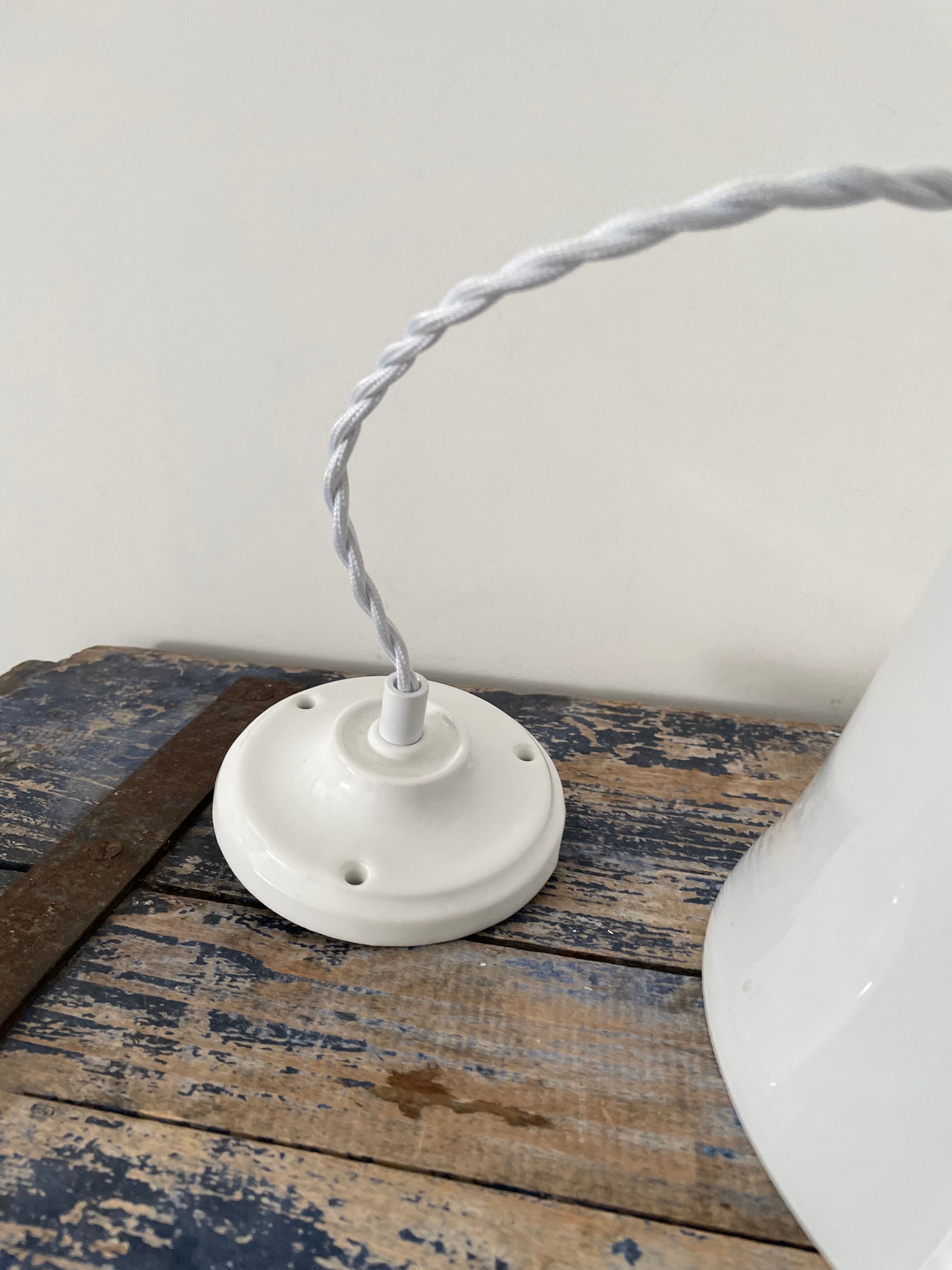 Vintage suspension in electrified white opaline to nine
