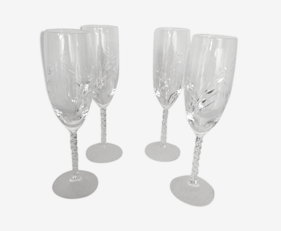 Quatre flutes à champagne en cristal gravées motifs épis de blé