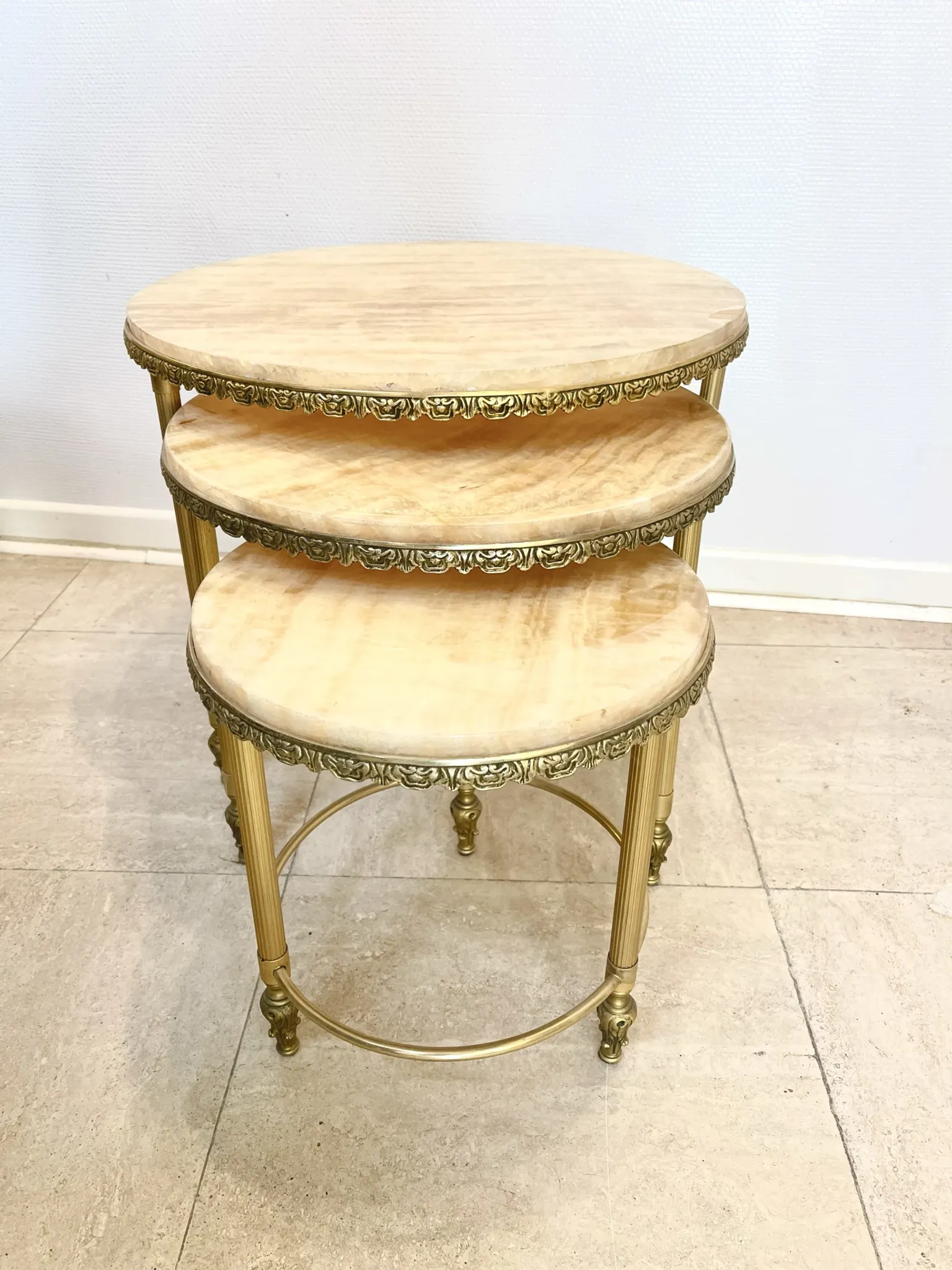 Set of 3 nesting tables in marble and gold metal – 1970s