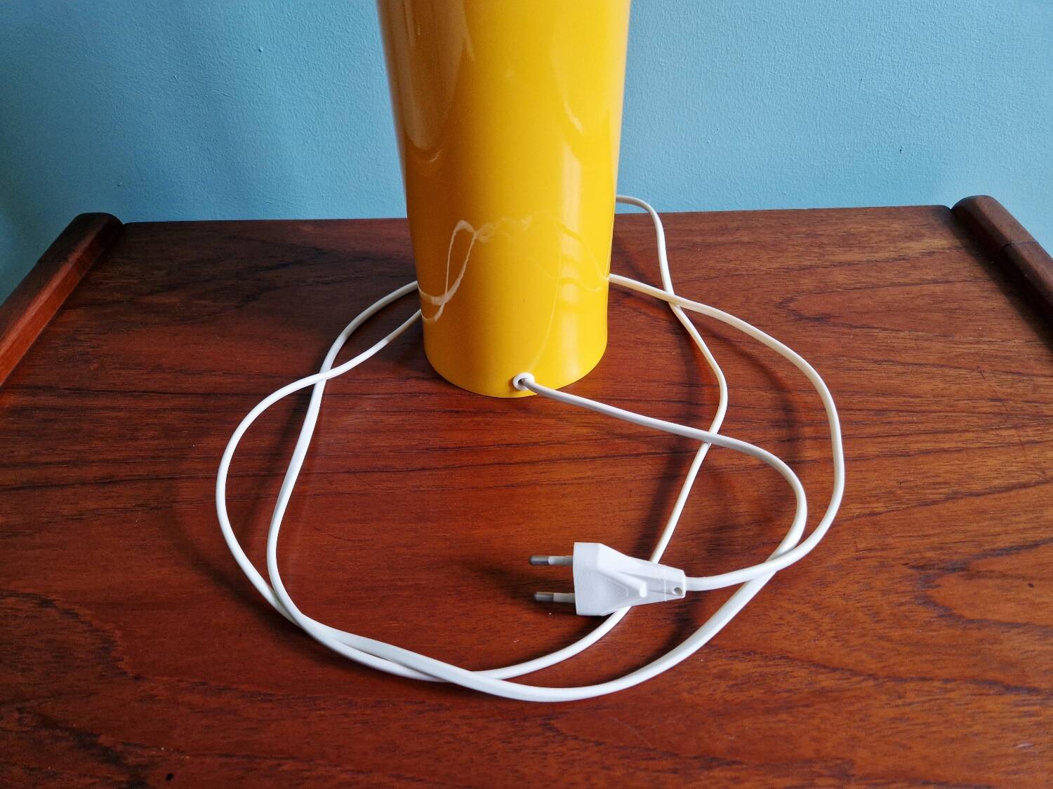 Vintage table lamp in yellow lacquered metal, 1980s