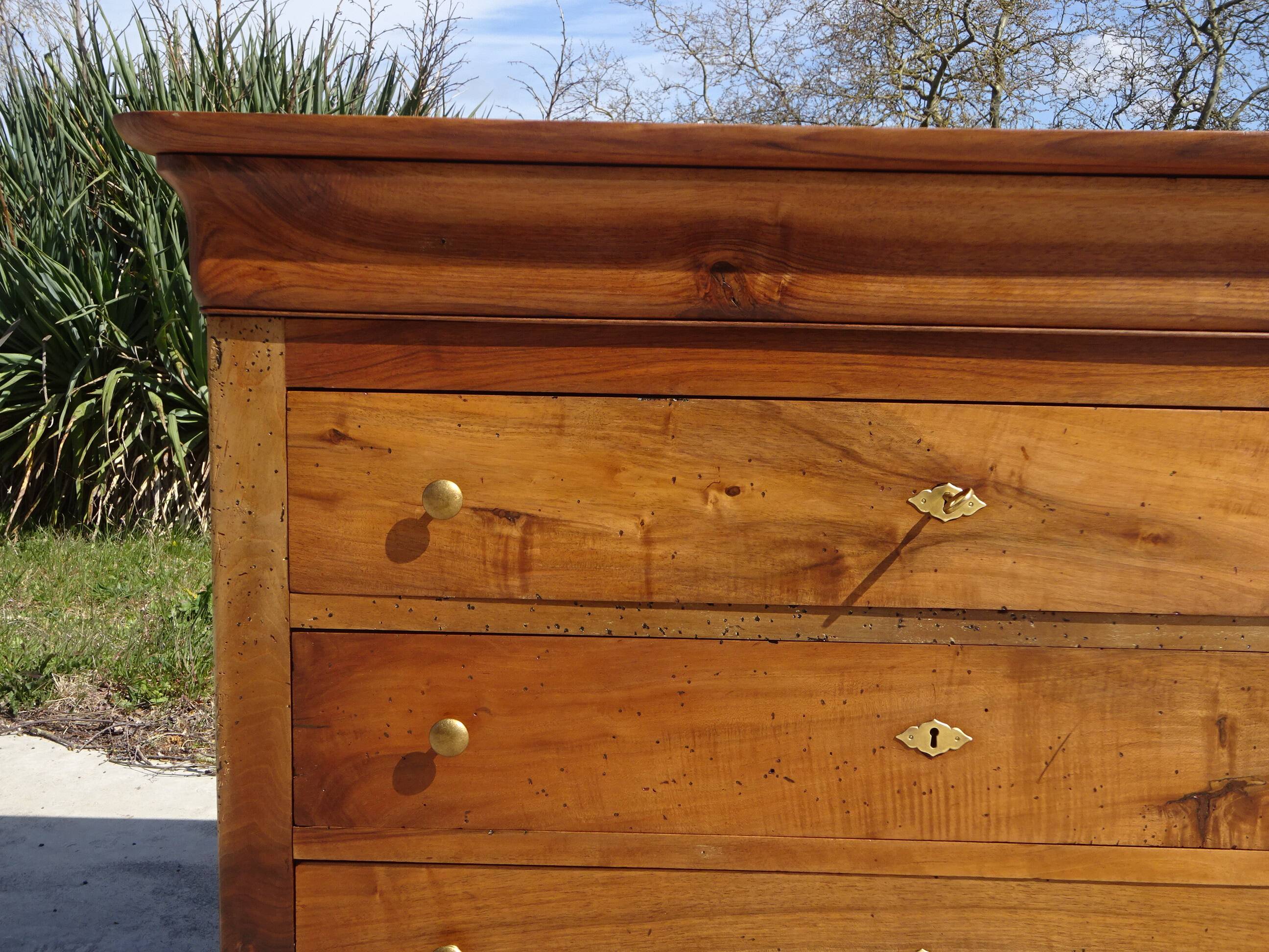 Antique Louis Philippe chest of drawers made entirely of walnut.
