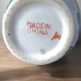 Hand-painted Chinese vase | Floral patterns