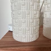 Lot de trois suspensions en opaline scandinave blanche