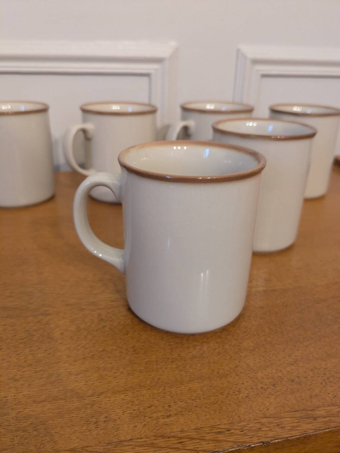 Six mugs en céramique
