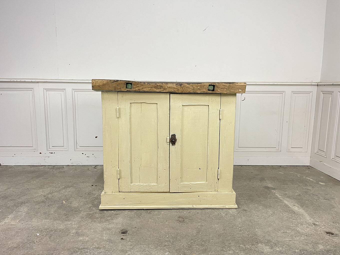 Small workbench 1900 light beige patina