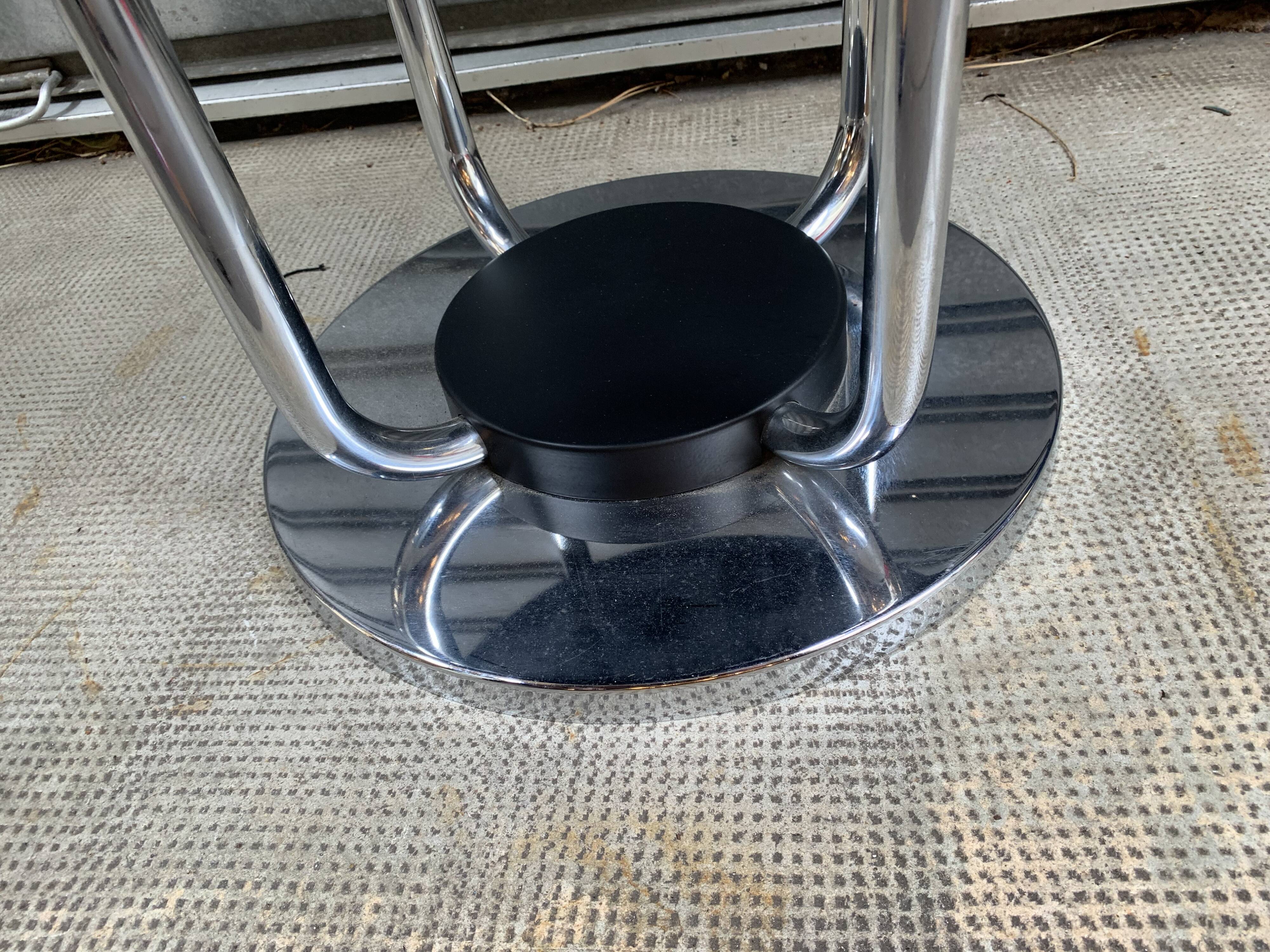 Round coffee table art deco style