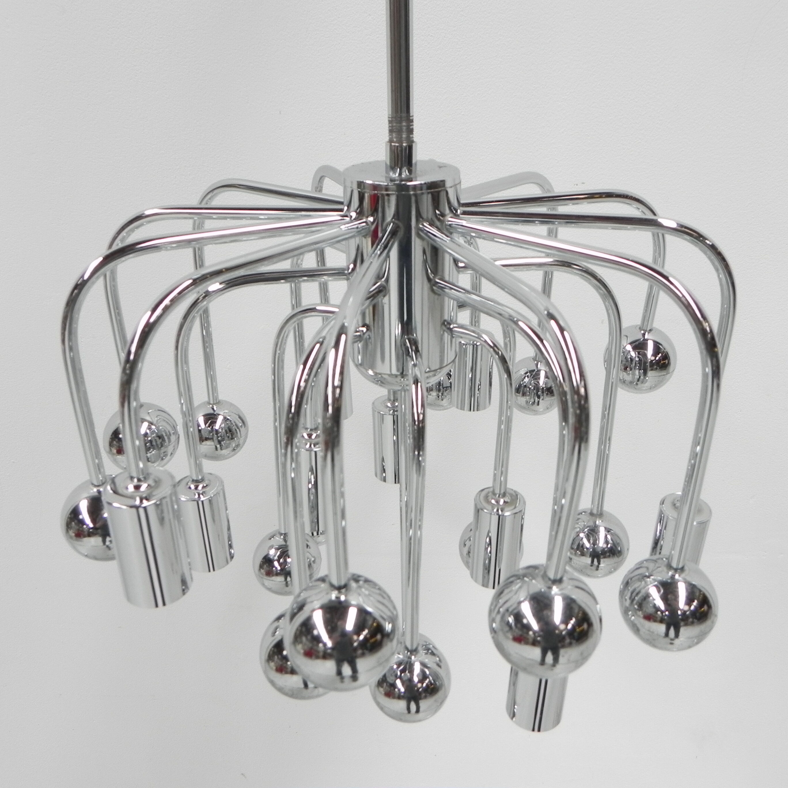 Suspension Spoutnik vintage avec 9 points lumineux et 16 globes chromés