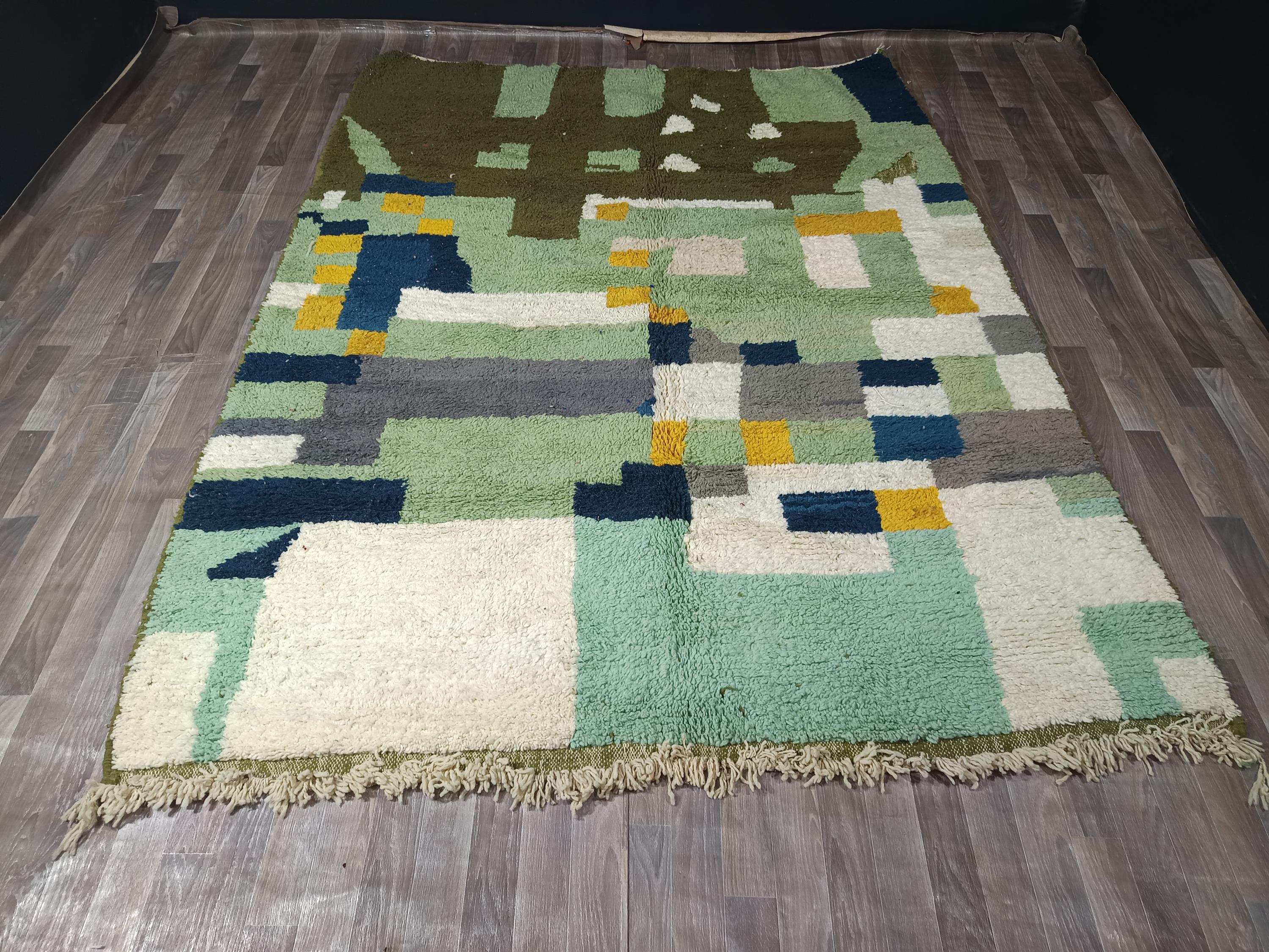 Handmade traditional carpet 250cm x 150cm Moroccan