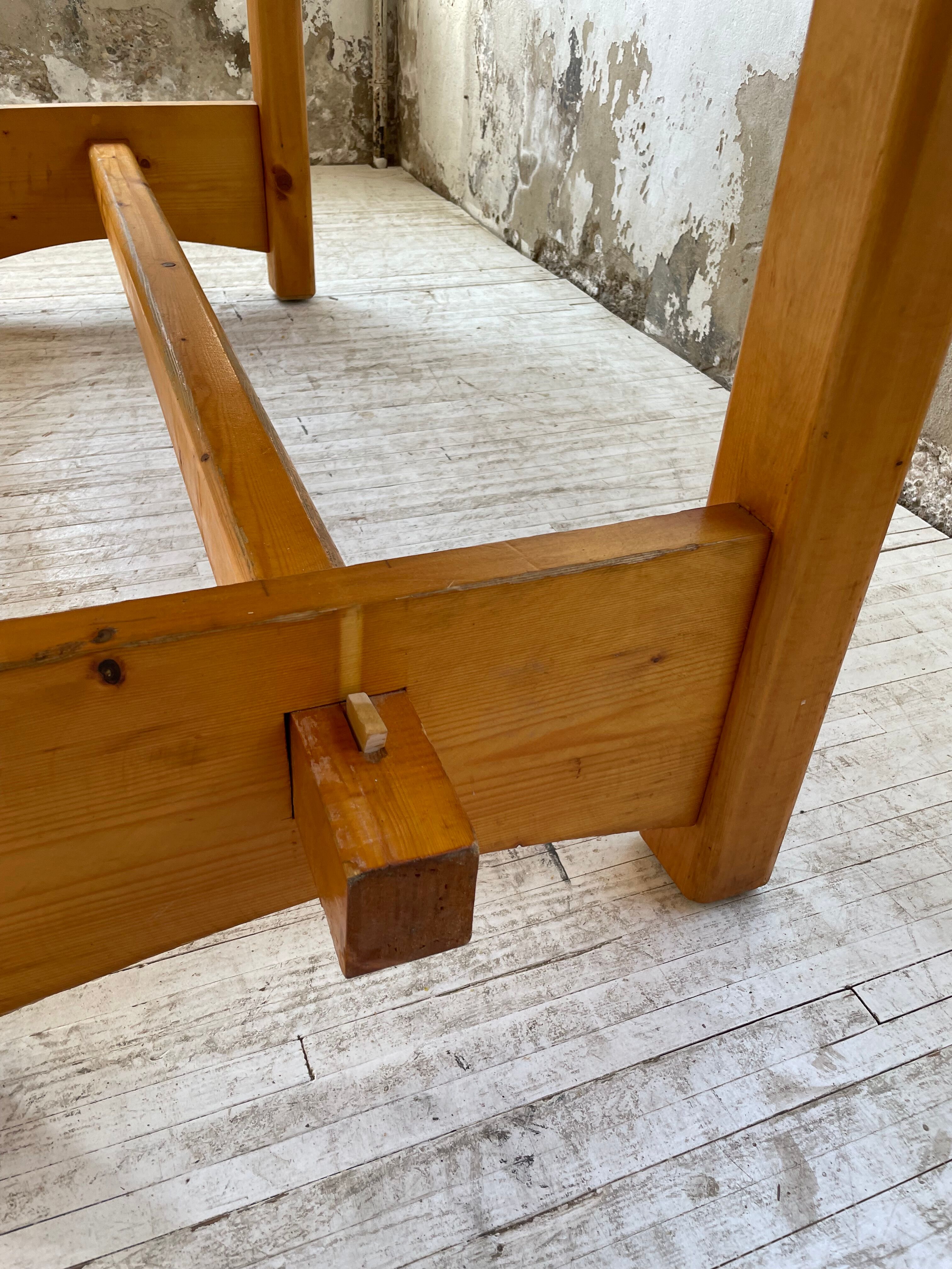 Mountain furniture table in pine 2m