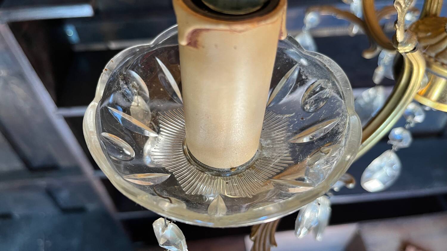 3-light brass pendant light with glass and pendants