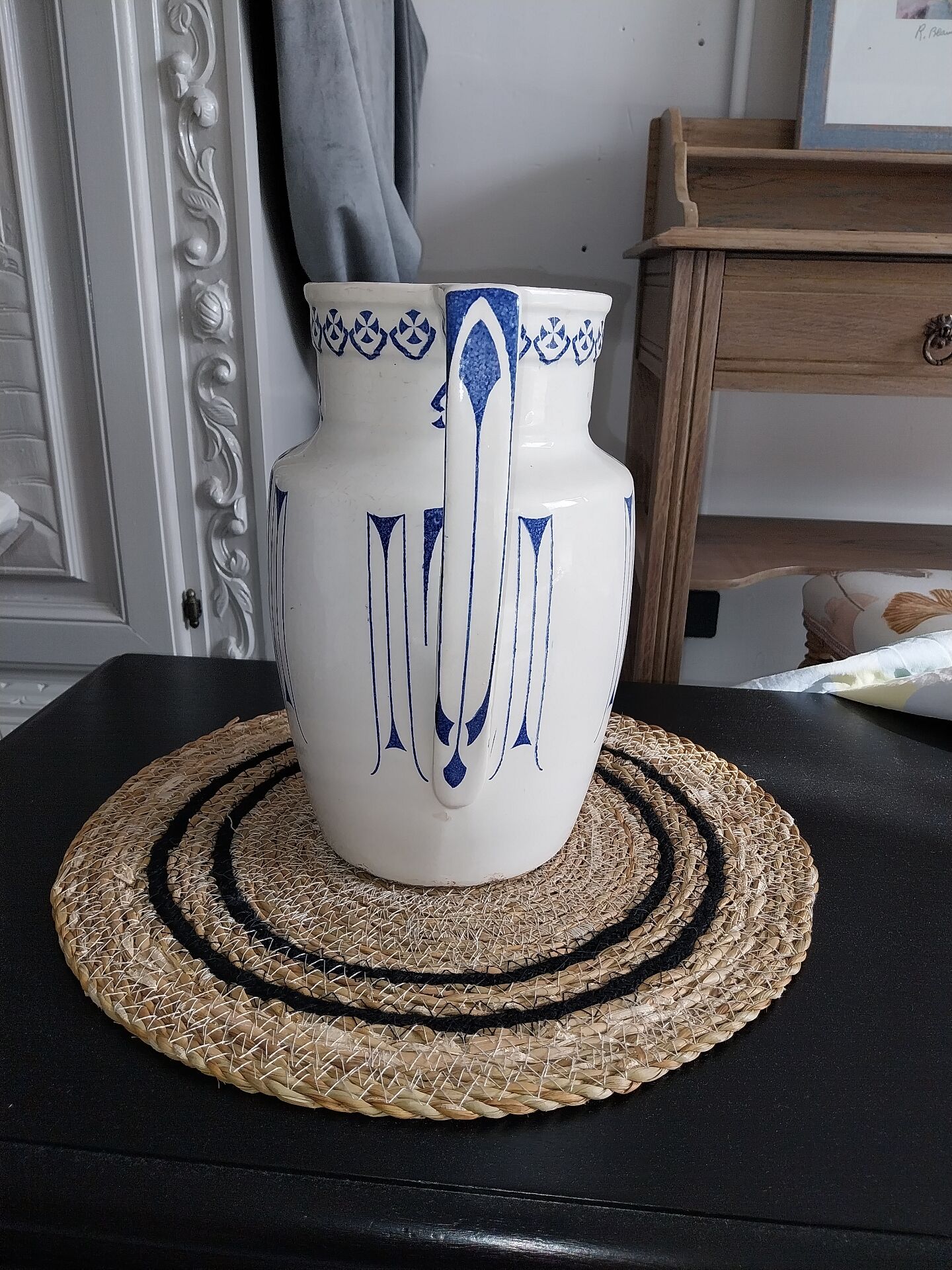 Broc en porcelaine