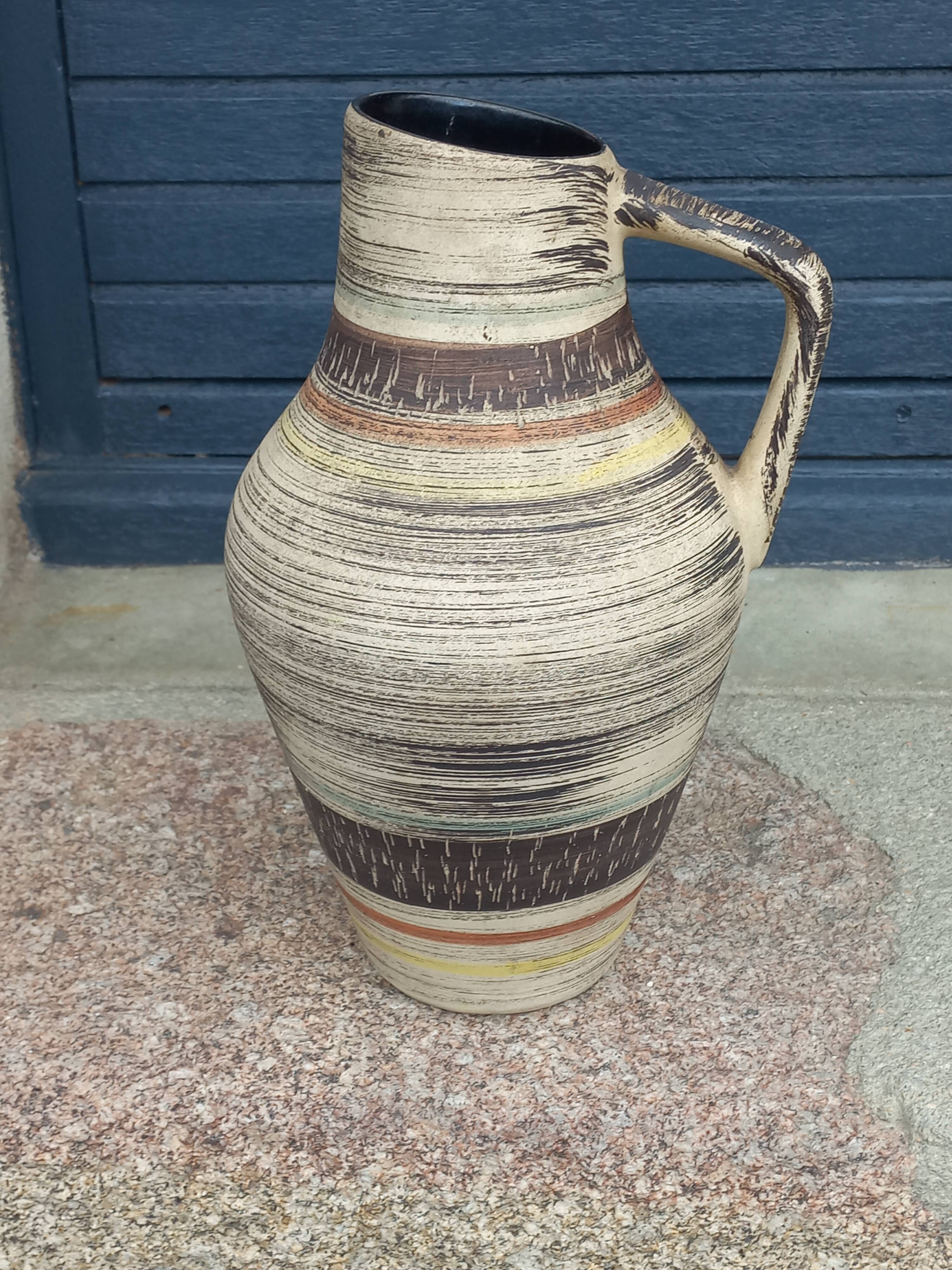 Vase cruche en céramique des années 60 multicolore et sacrifiée