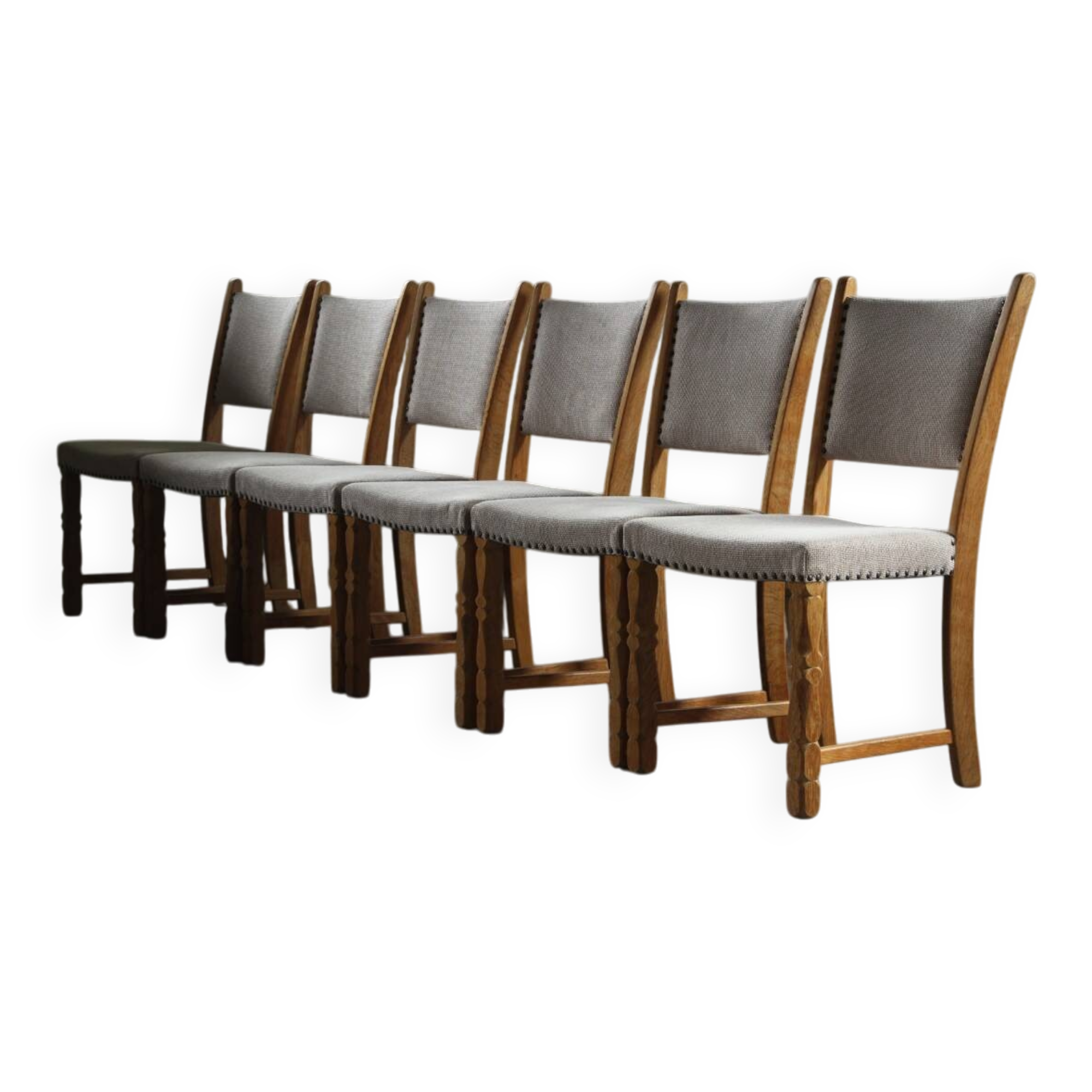 Ensemble de six chaises de salle à manger en chêne vintage danois, style Henning Kjærnulf, années 1960.