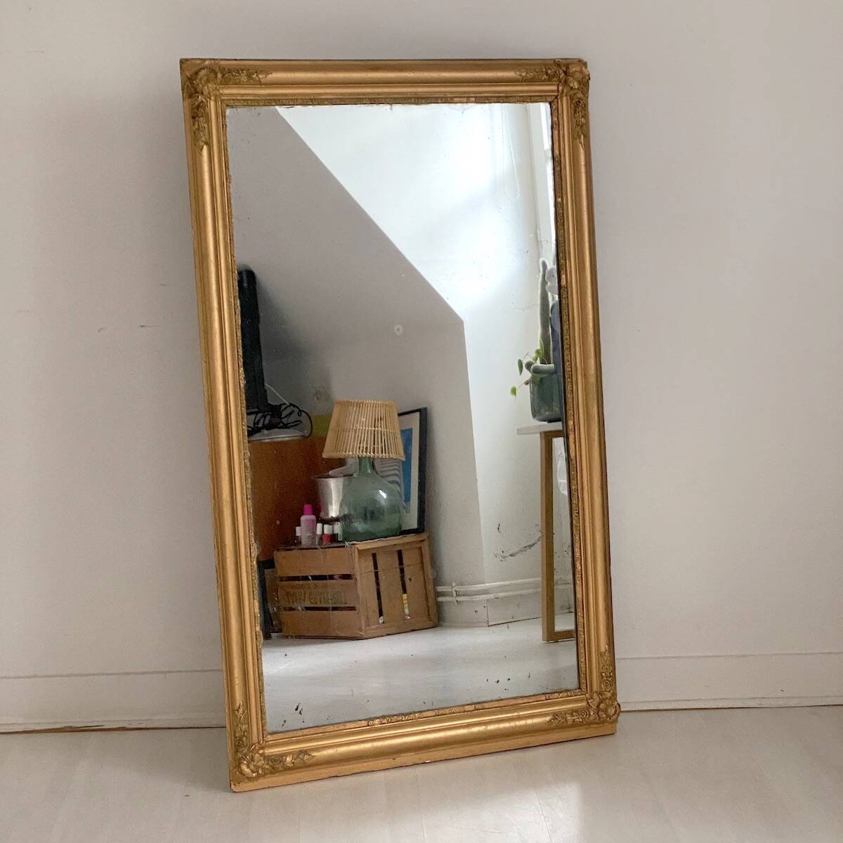 Miroir XIXème au mercure, en bois et stuc doré