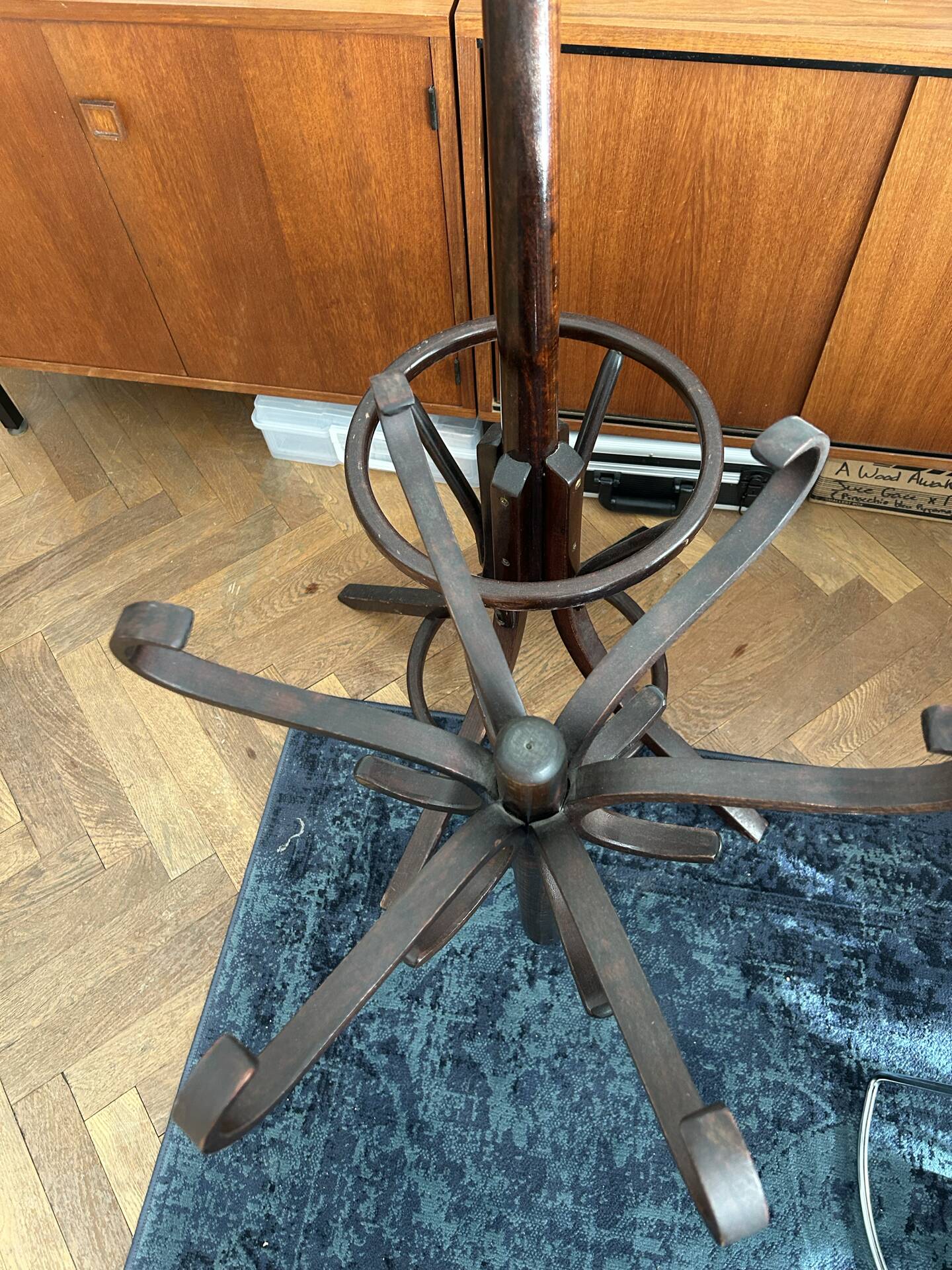 Baumann coat rack, swivelling parrot design from the 60s/70s in wood.