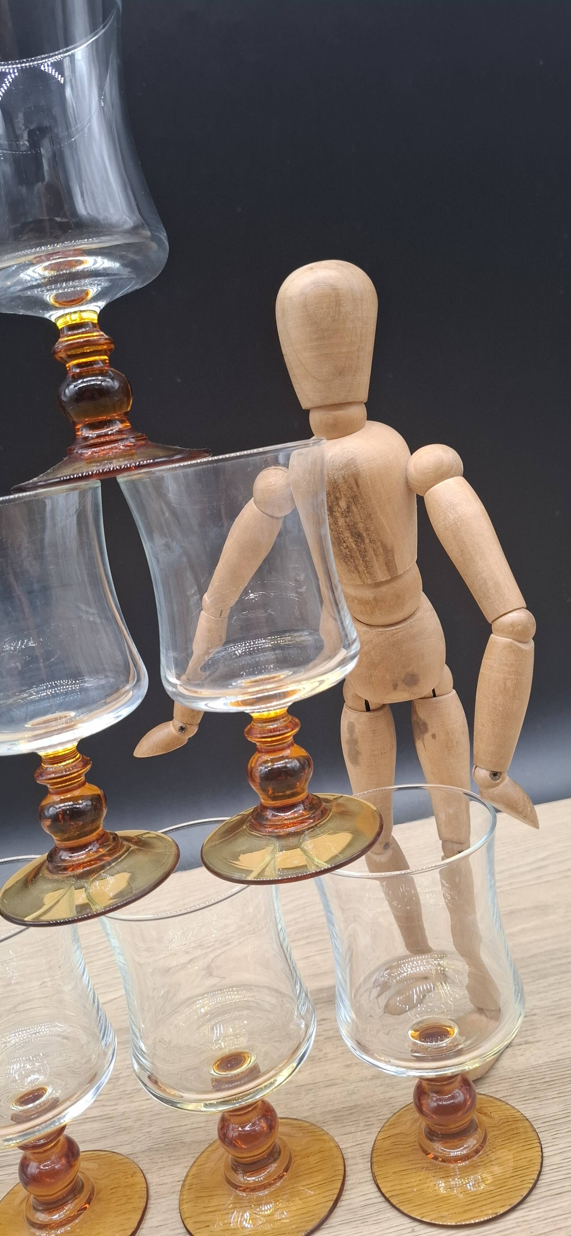 Set of 6 antique Luminarc glasses with amber feet