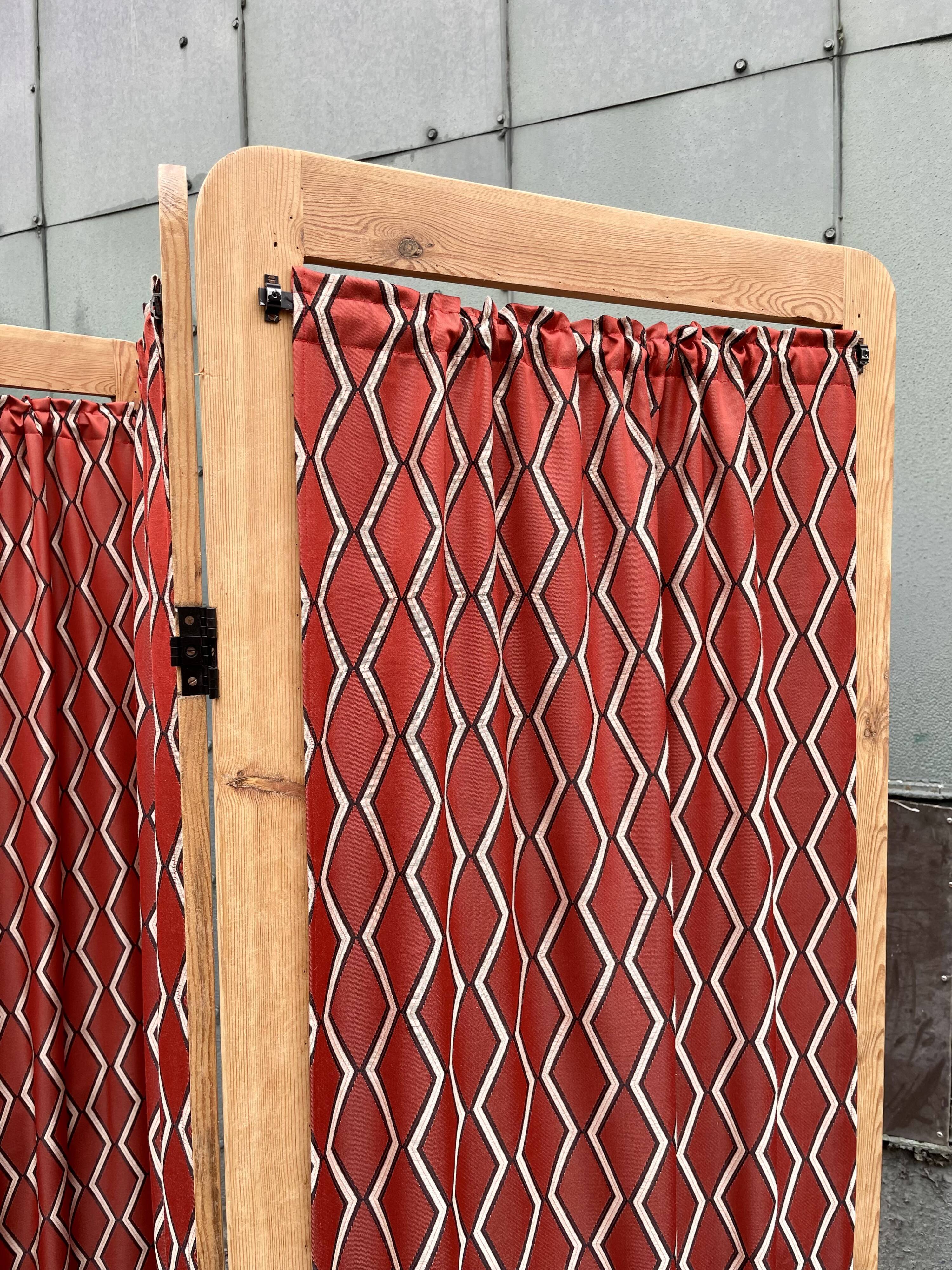 Vintage screen revisited and restored