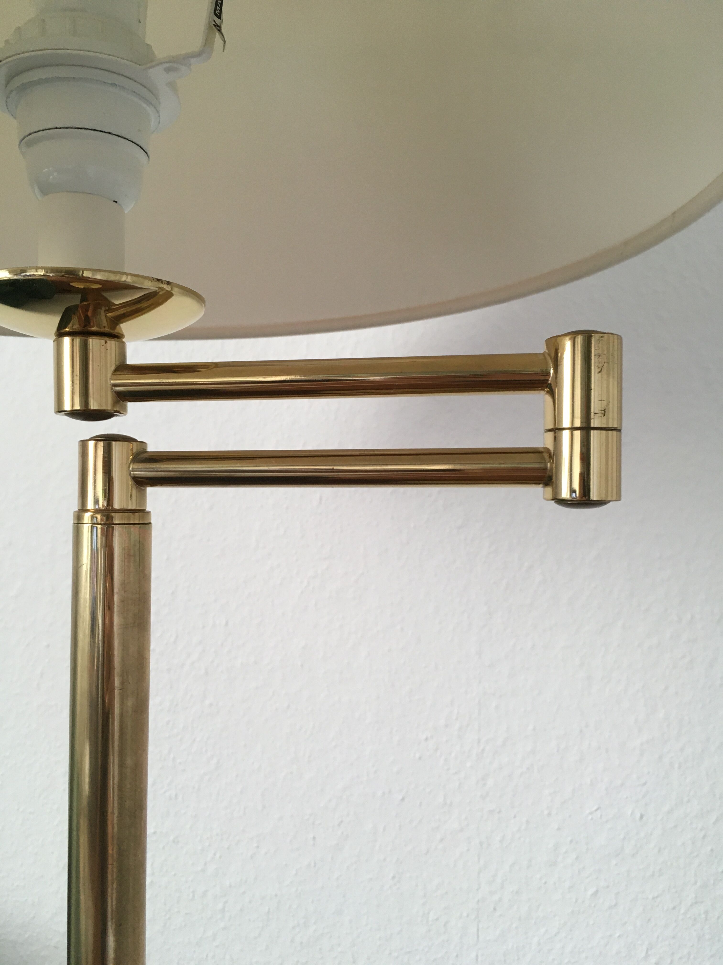 Articulated arm reader lamp