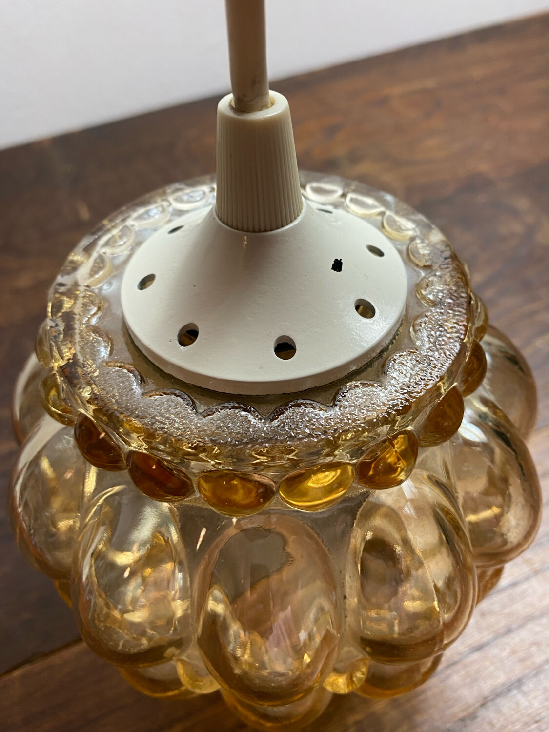 Portable pendant light in bubble glass