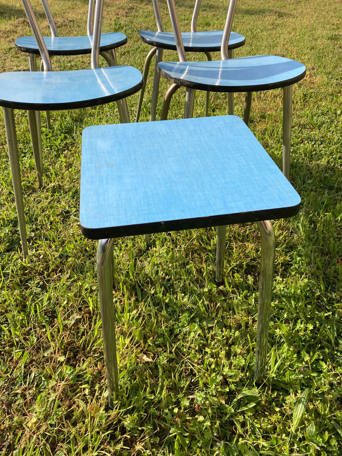 Formica blue set of 4 chairs +1 stool