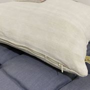 Coussin carré en toile ancienne style Kilim